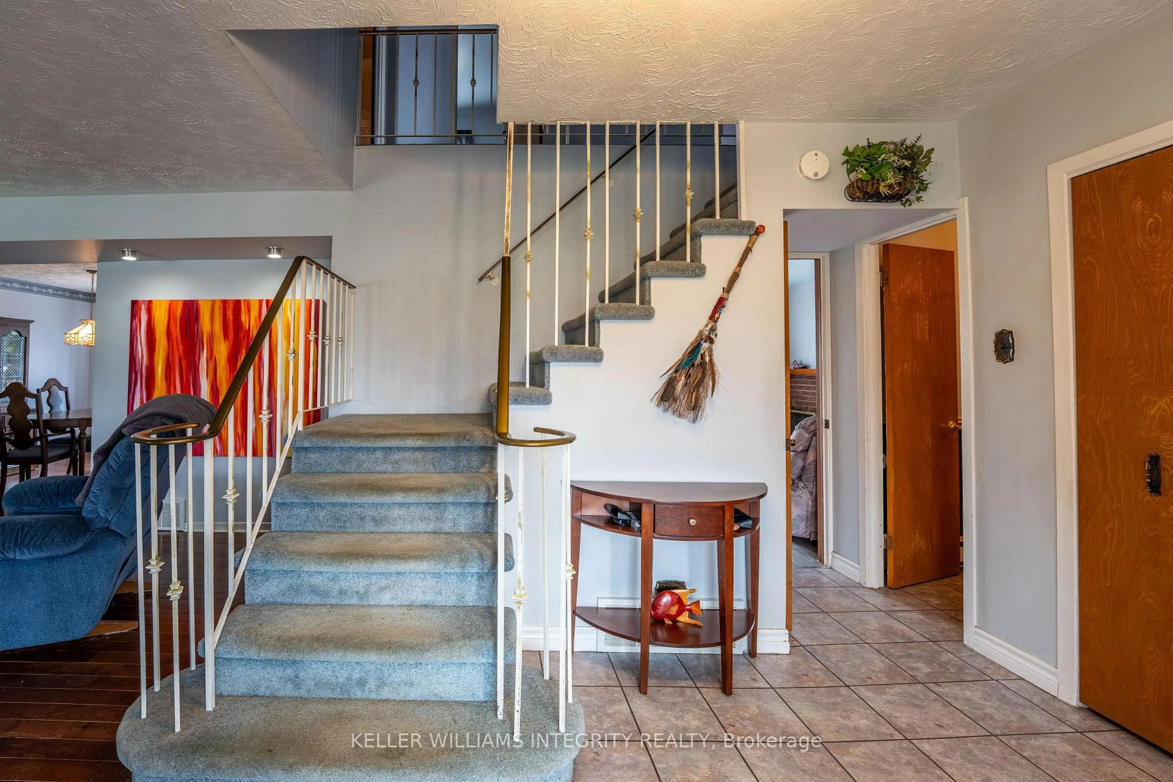 Indoor foyer for 1319 Aubin Ave, Cornwall Ontario K6J 4R9
