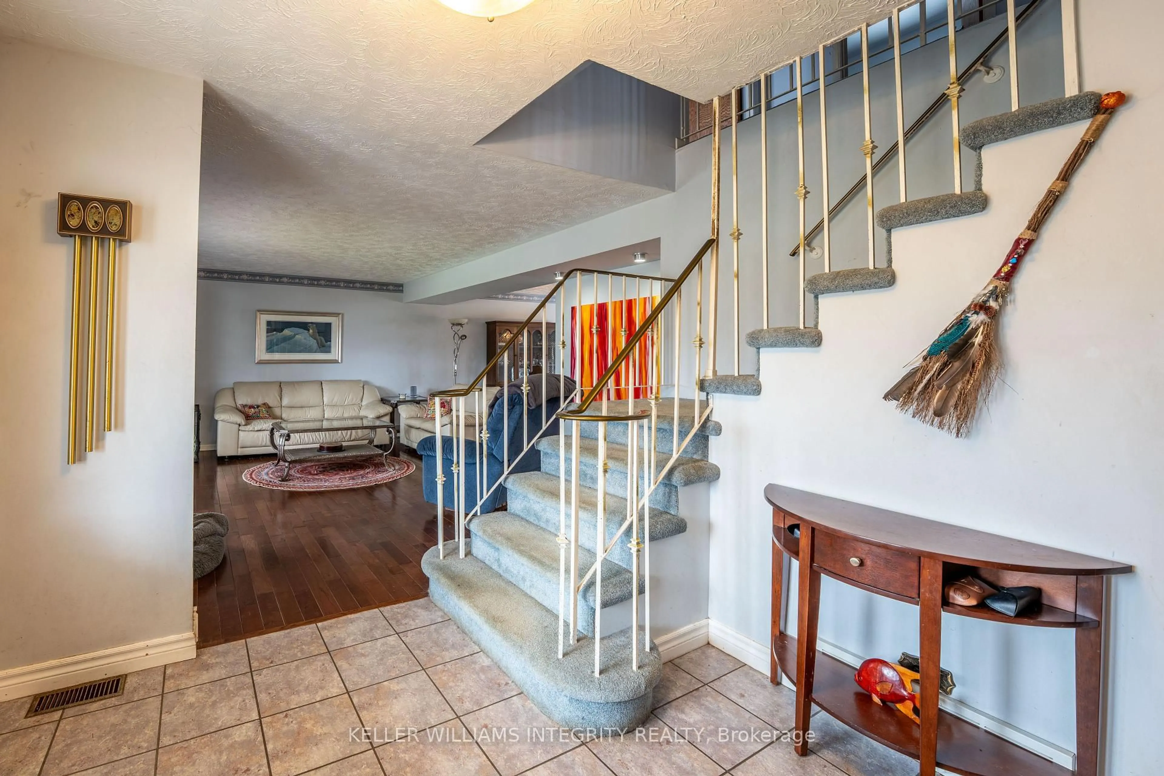 Indoor foyer for 1319 Aubin Ave, Cornwall Ontario K6J 4R9