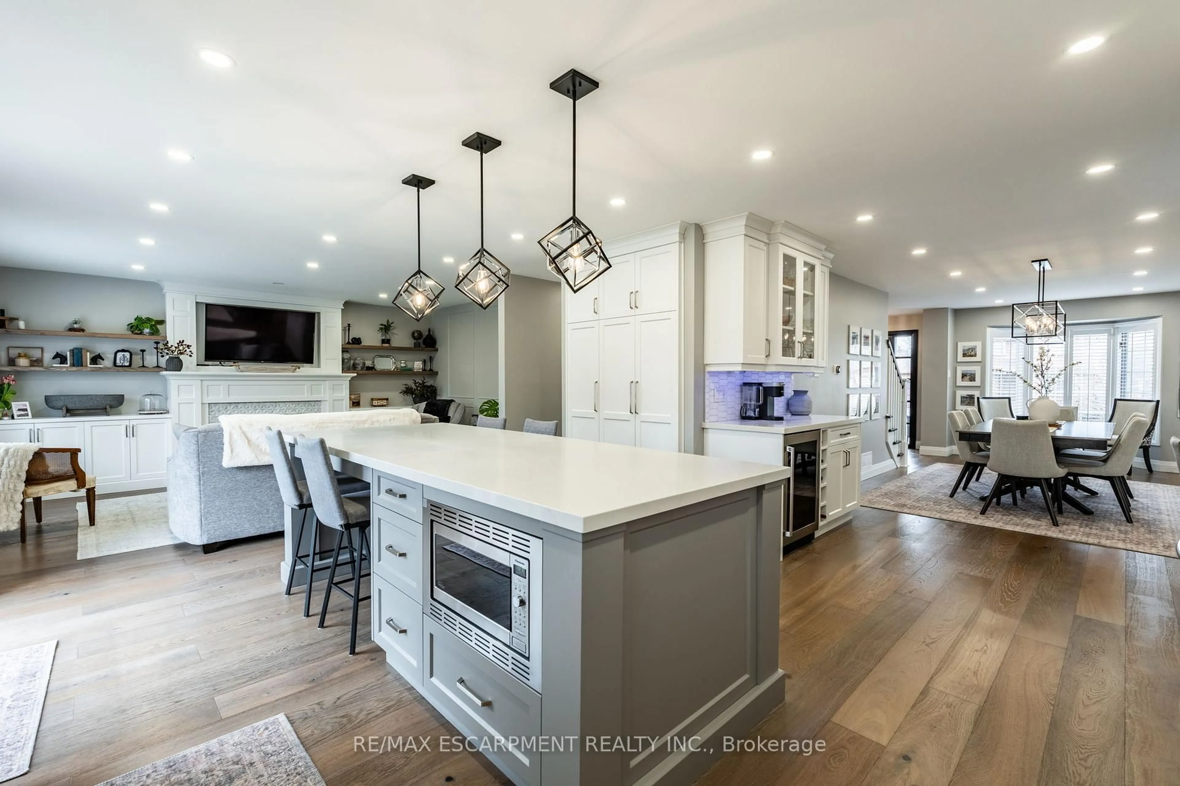 Open concept kitchen, unknown for 221 Homebrook Dr, Hamilton Ontario L0R 1W0