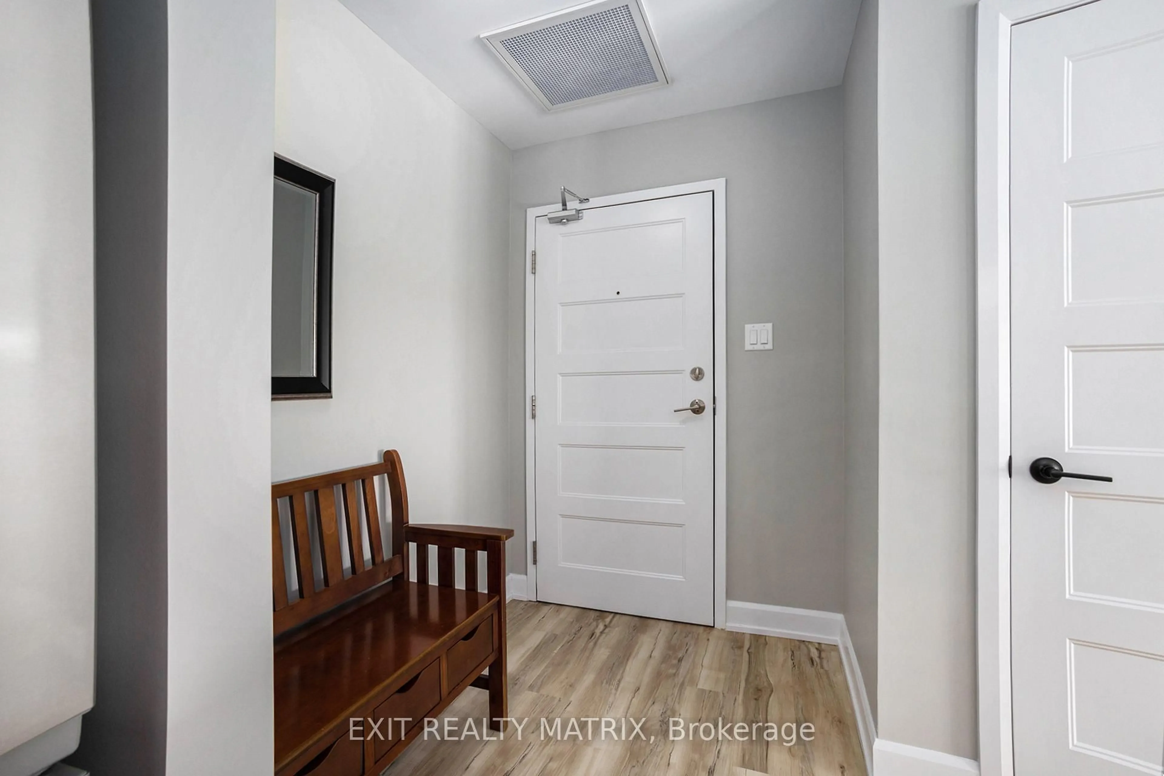 Indoor entryway for 271 Belfort St #103, Russell Ontario K0A 1W0