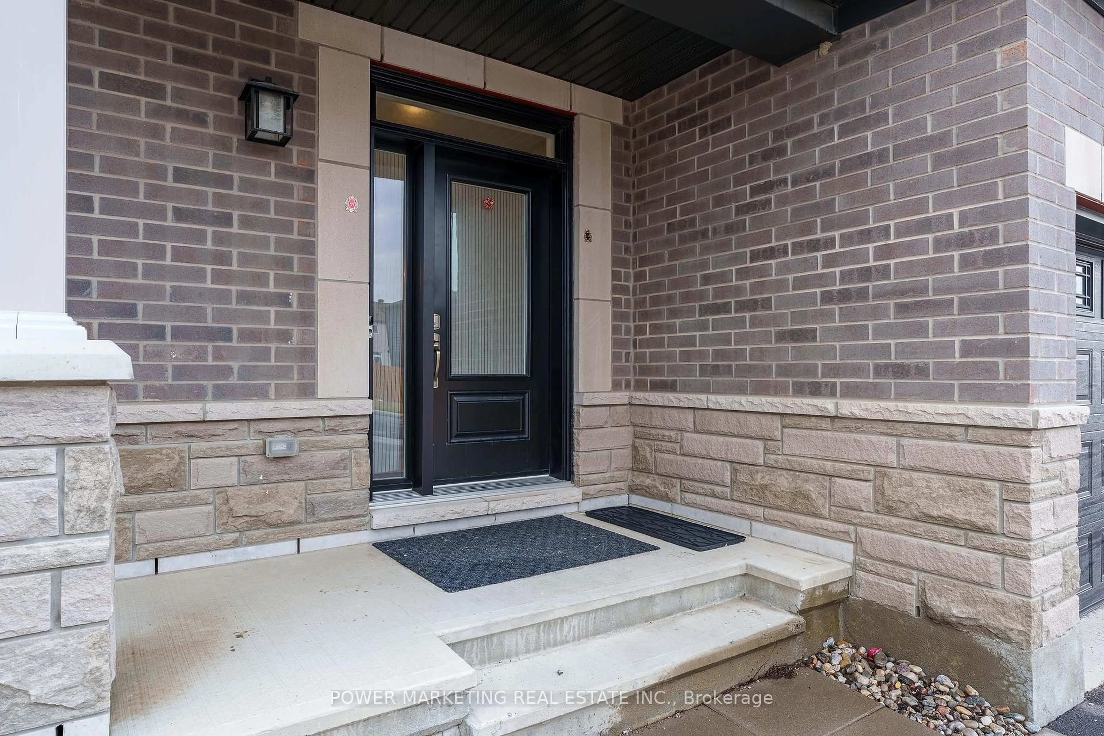 Indoor entryway for 138 SHALLOW POND Pl, Ottawa Ontario K4A 5N9