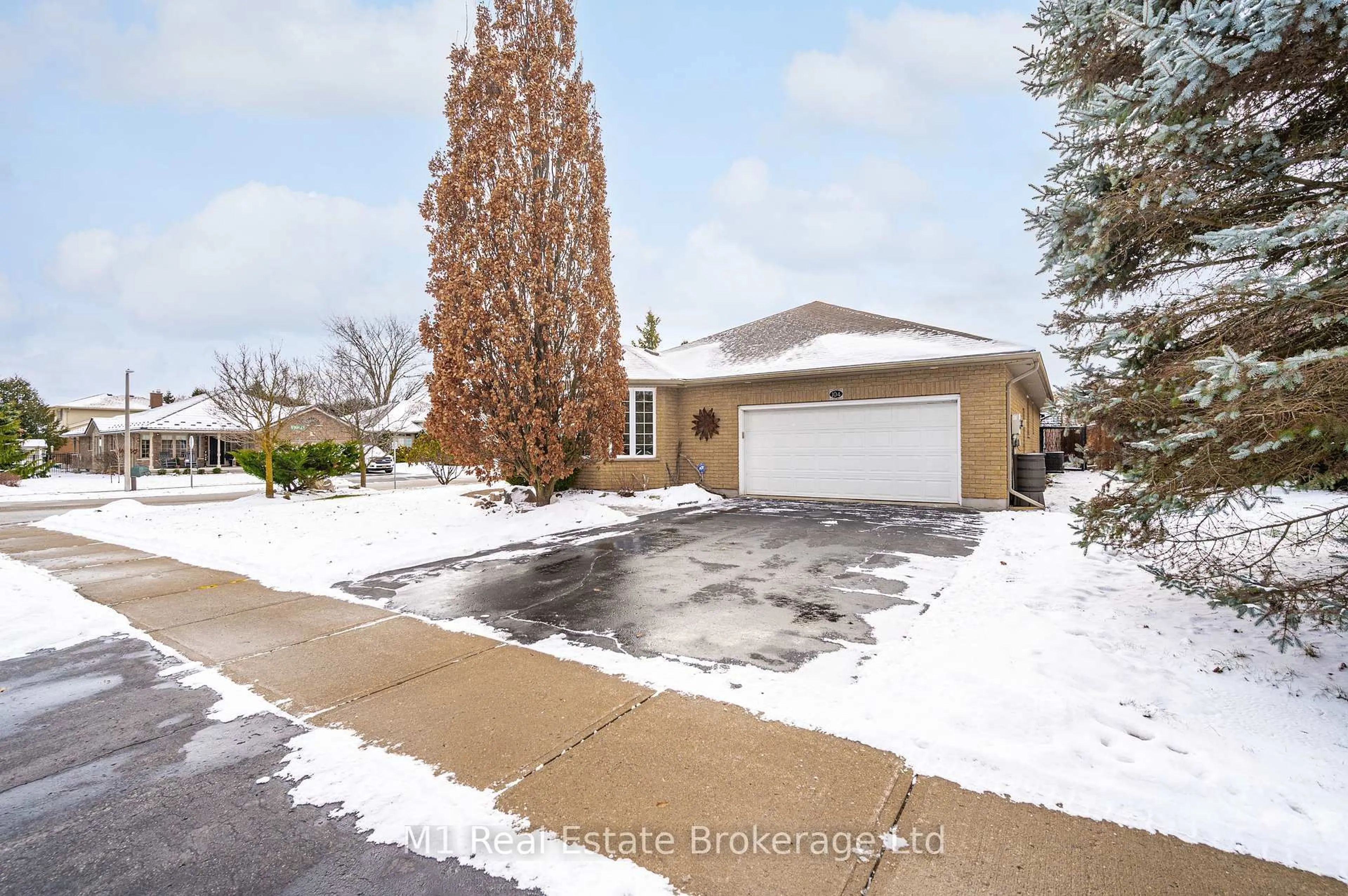 A pic from outside/outdoor area/front of a property/back of a property/a pic from drone, street for 104 Keating Dr, Centre Wellington Ontario N0B 1S0