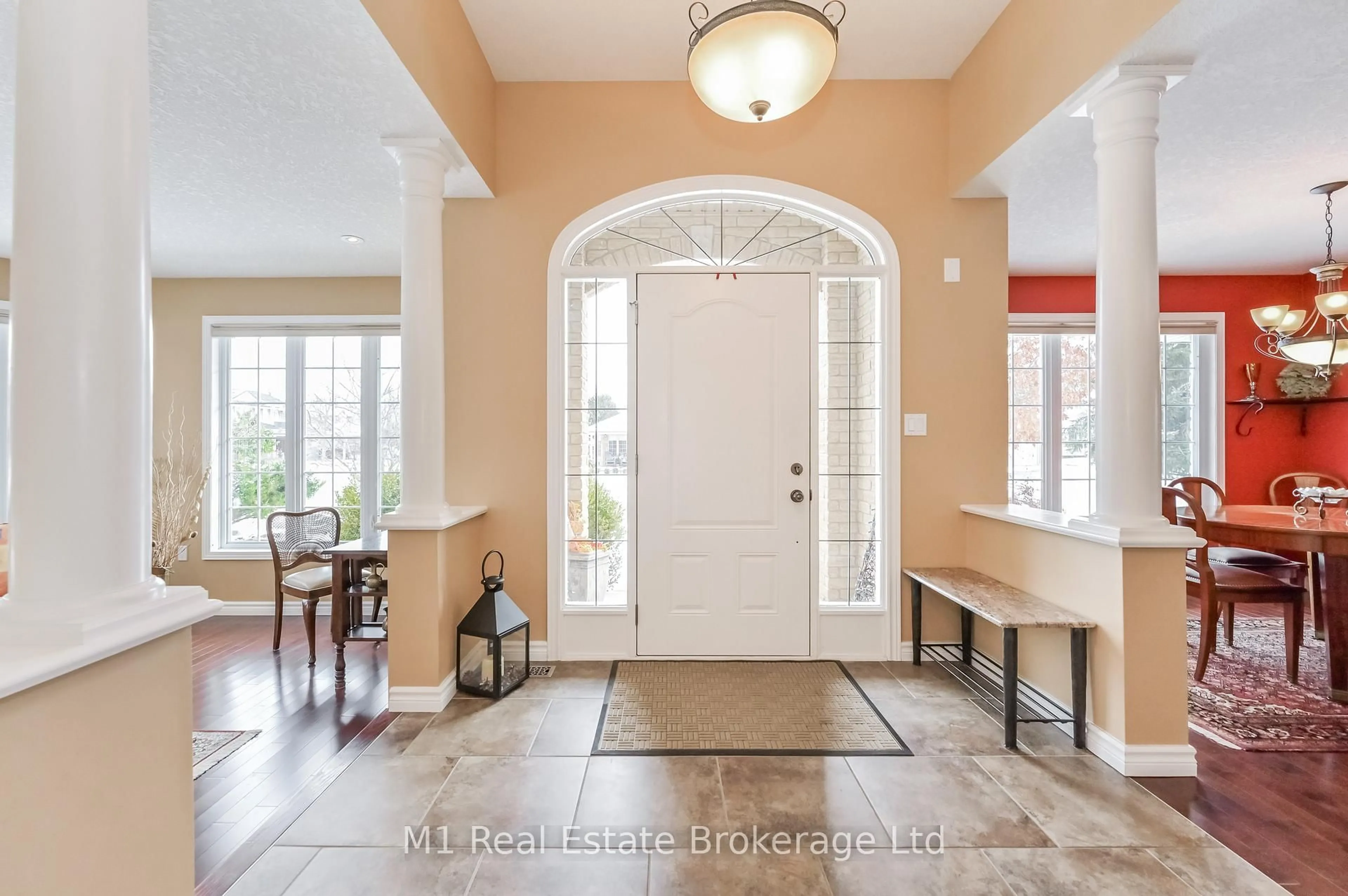 Indoor entryway for 104 Keating Dr, Centre Wellington Ontario N0B 1S0