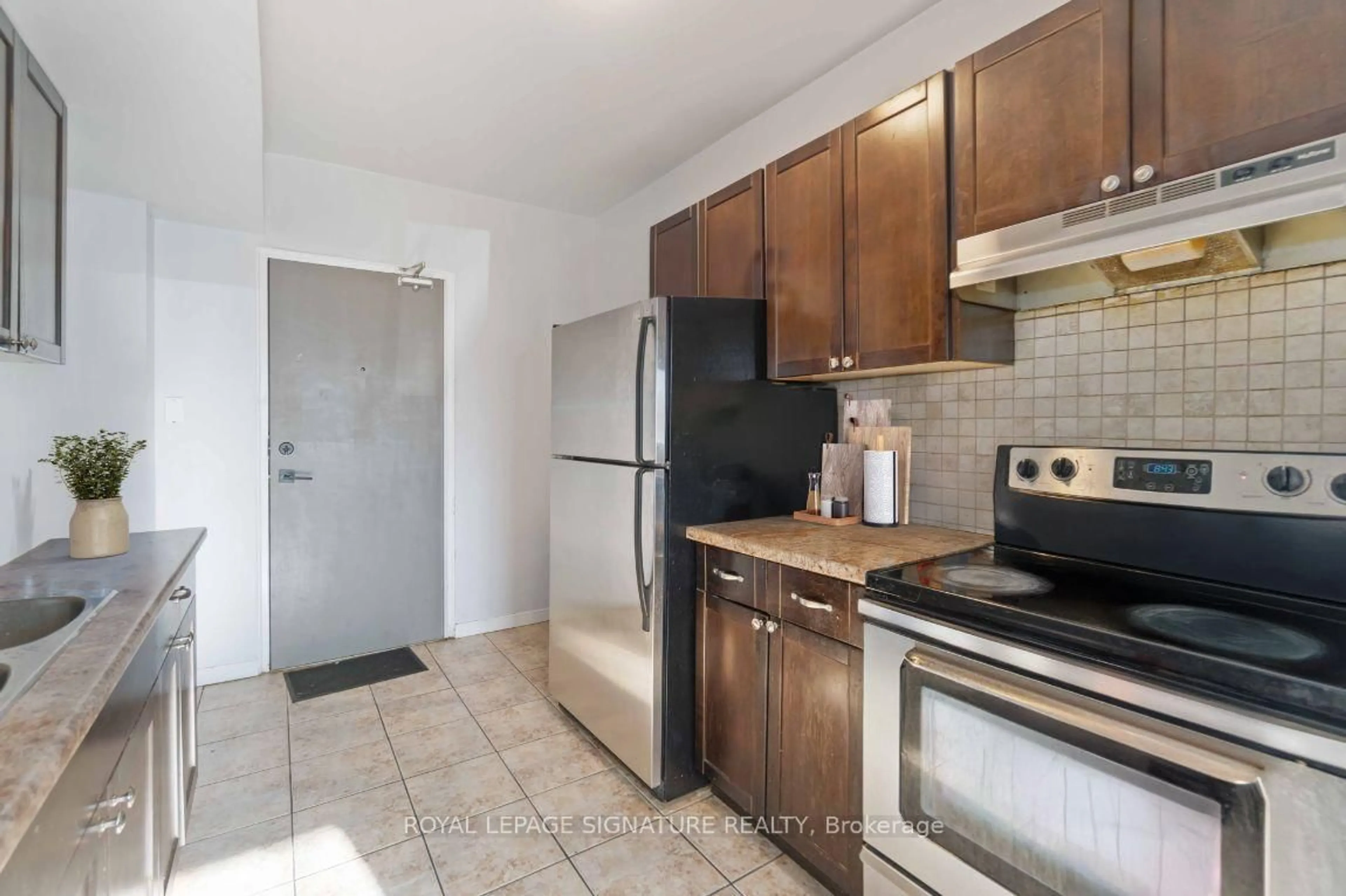 Standard kitchen, unknown for 283 Fairway Rd #90, Kitchener Ontario N2A 2P1