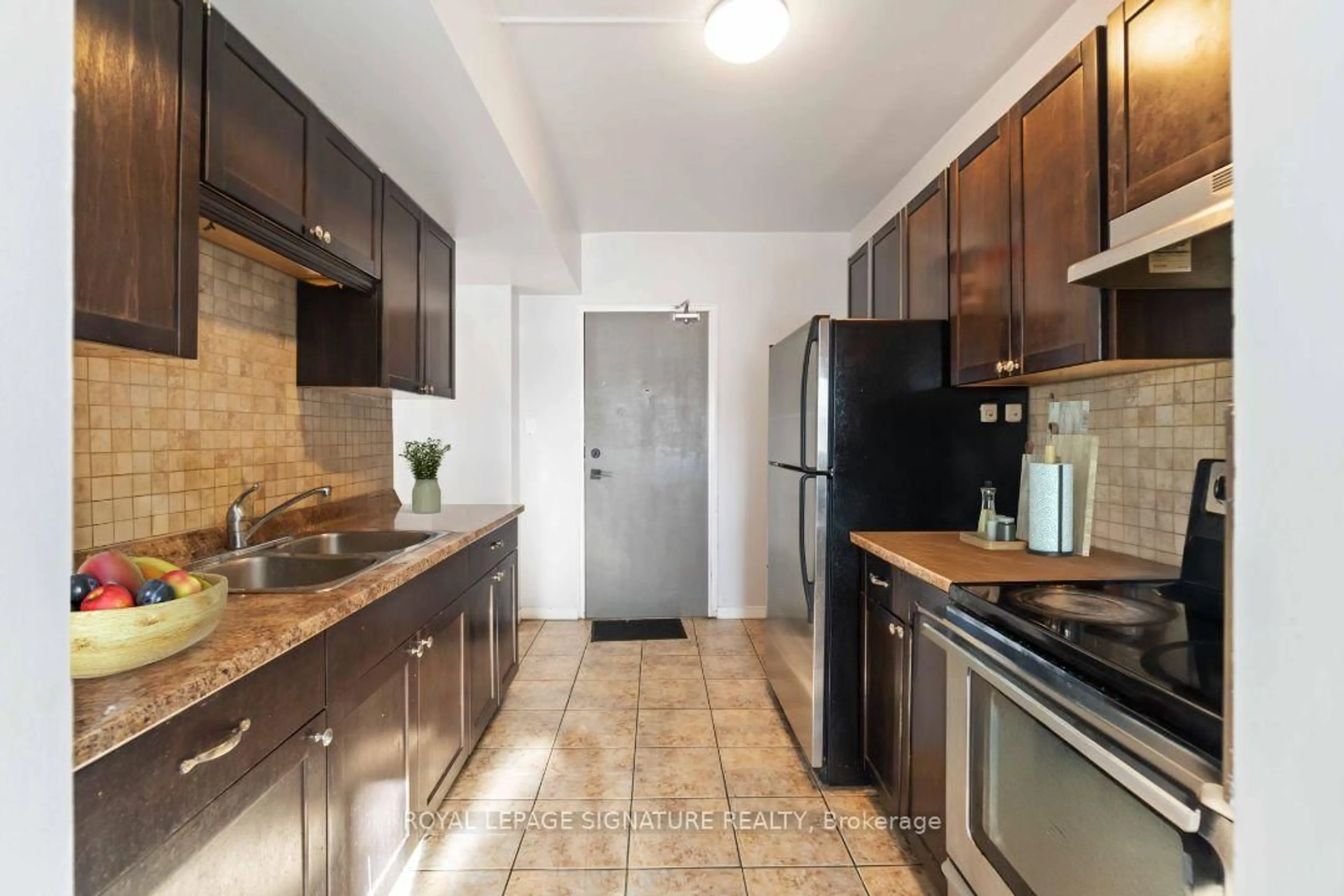 Standard kitchen, ceramic/tile floor for 283 Fairway Rd #90, Kitchener Ontario N2A 2P1