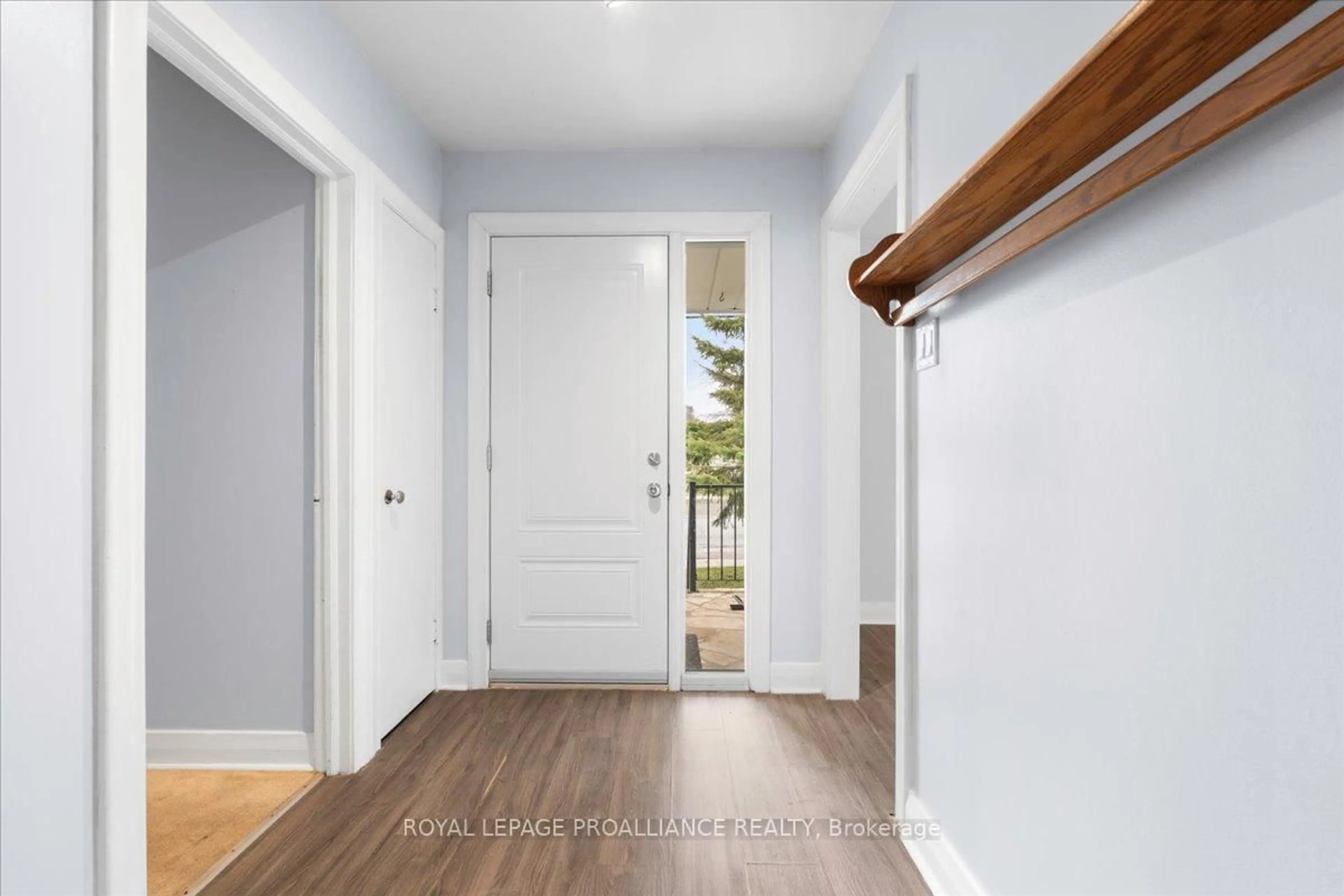 Indoor entryway for 146 Macdonald Ave, Belleville Ontario K8N 3Y3
