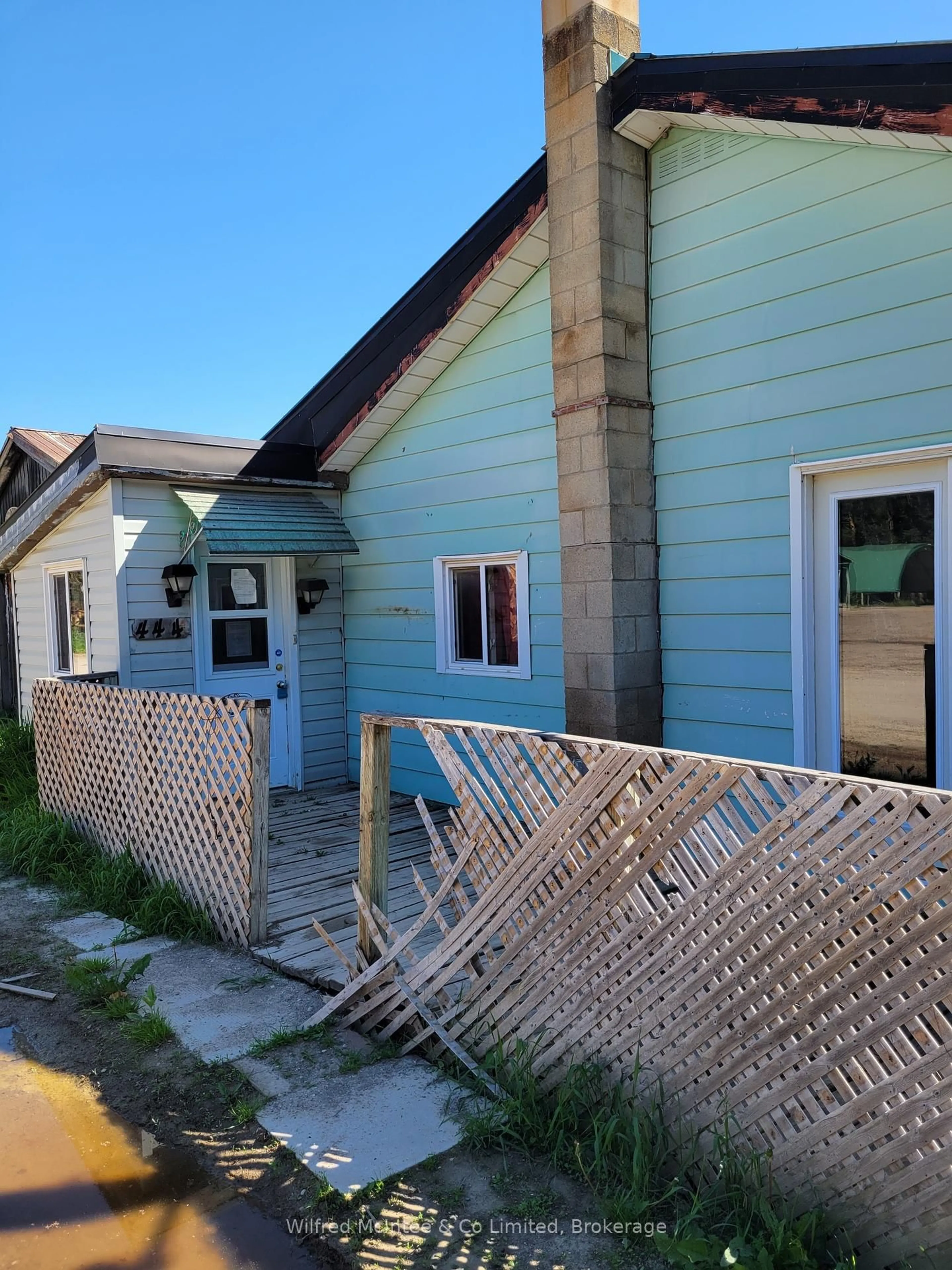 Home with vinyl exterior material, building for 444 CHEPSTOW Rd, Brockton Ontario N0G 1K0