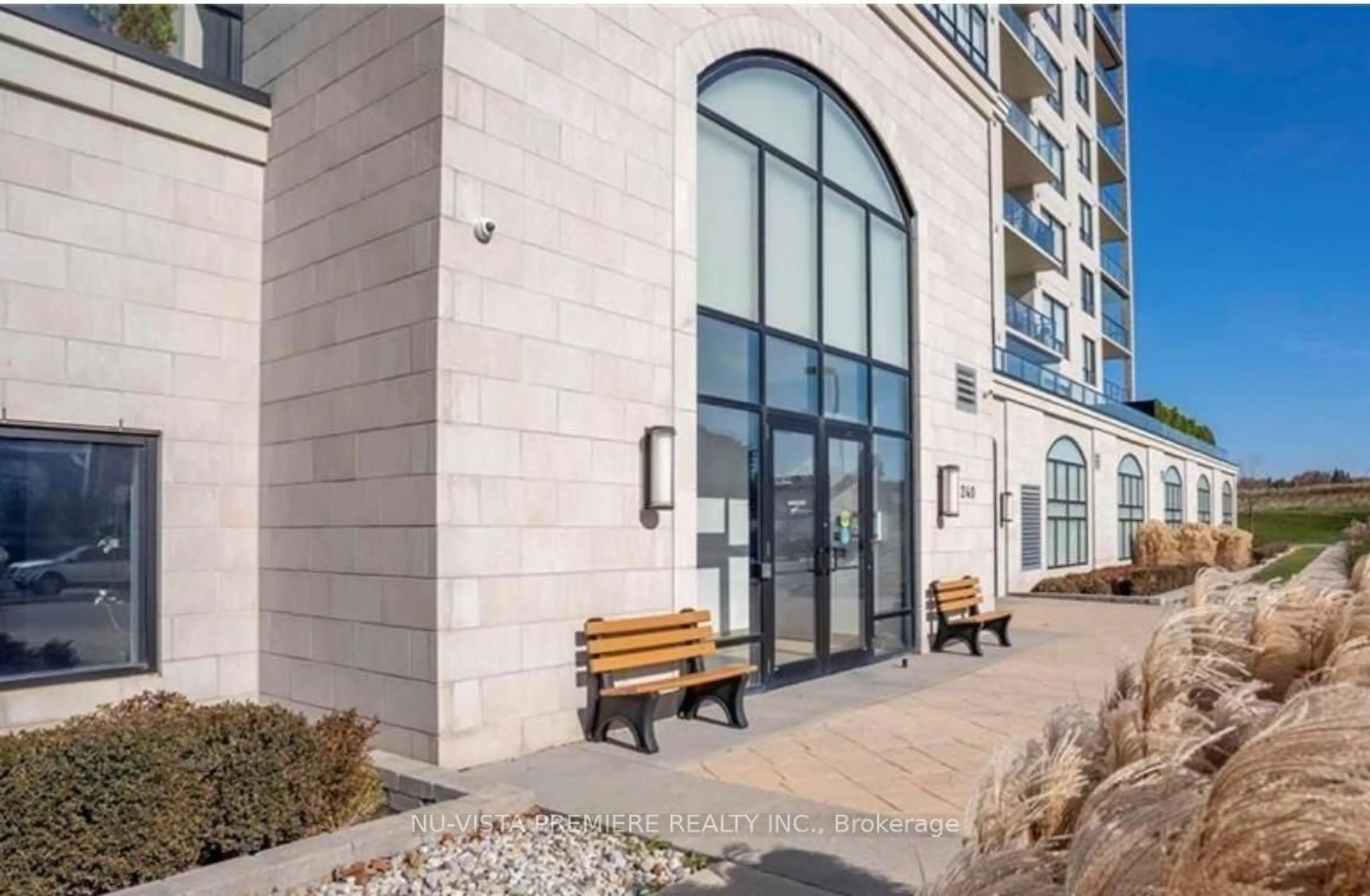 Indoor foyer for 240 Villagewalk Blvd #813, London North Ontario N6G 0P6