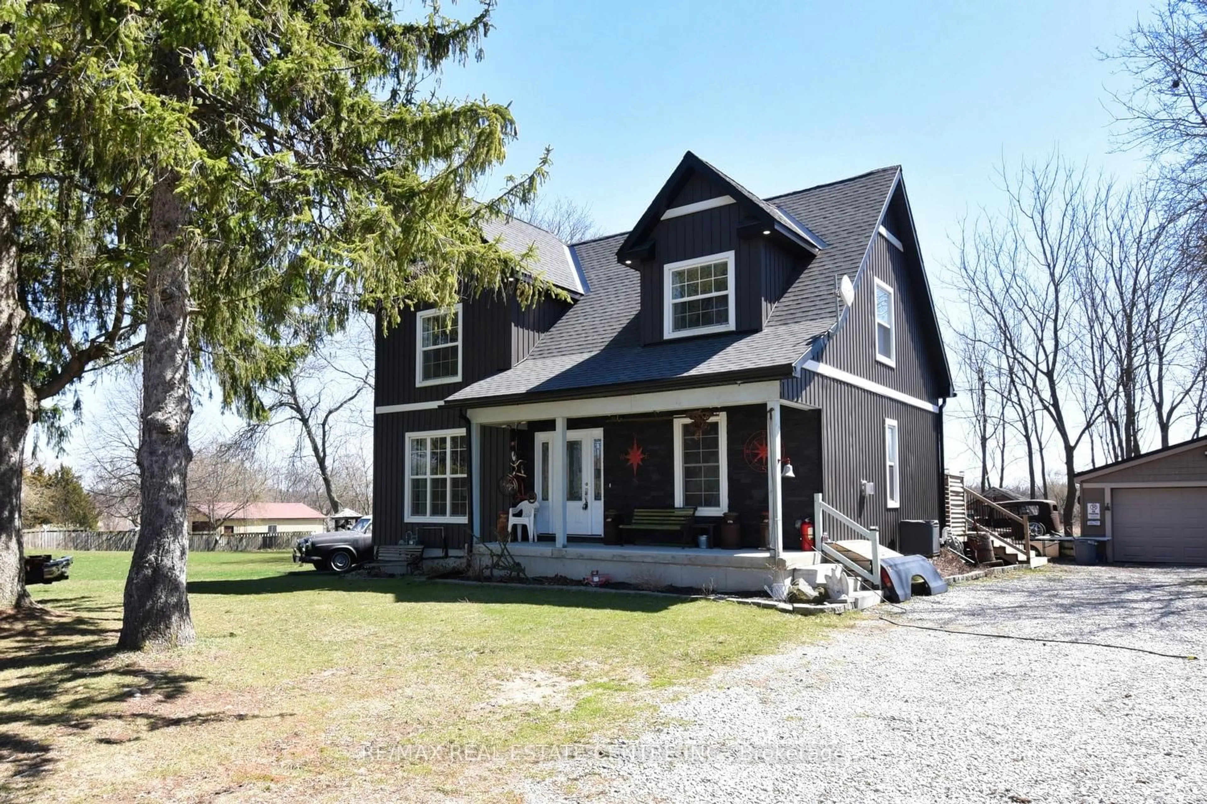 Home with vinyl exterior material, street for 1364 Thompson Rd, Haldimand Ontario N0E 1Y0
