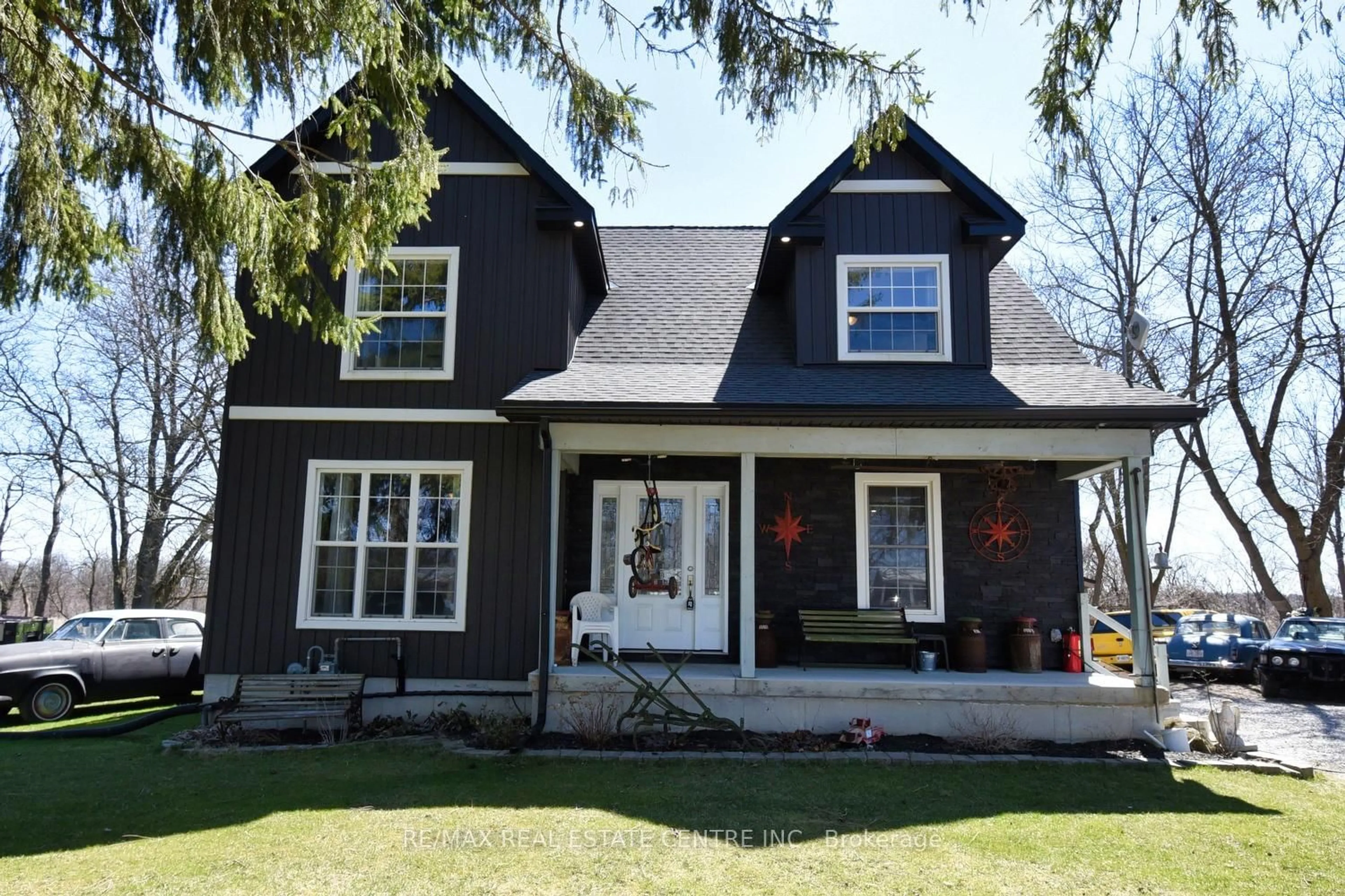 Home with vinyl exterior material, street for 1364 Thompson Rd, Haldimand Ontario N0E 1Y0