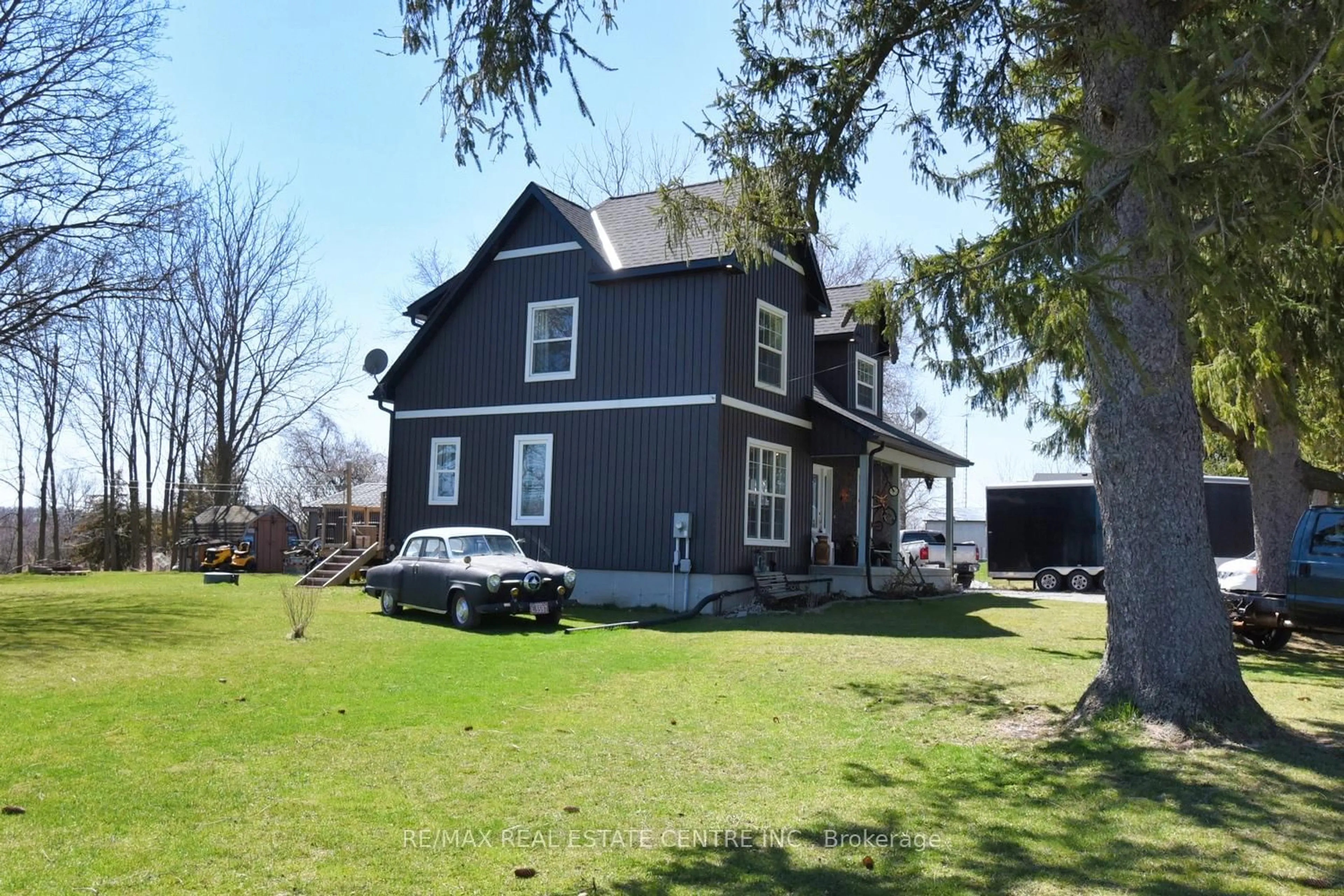 A pic from outside/outdoor area/front of a property/back of a property/a pic from drone, street for 1364 Thompson Rd, Haldimand Ontario N0E 1Y0