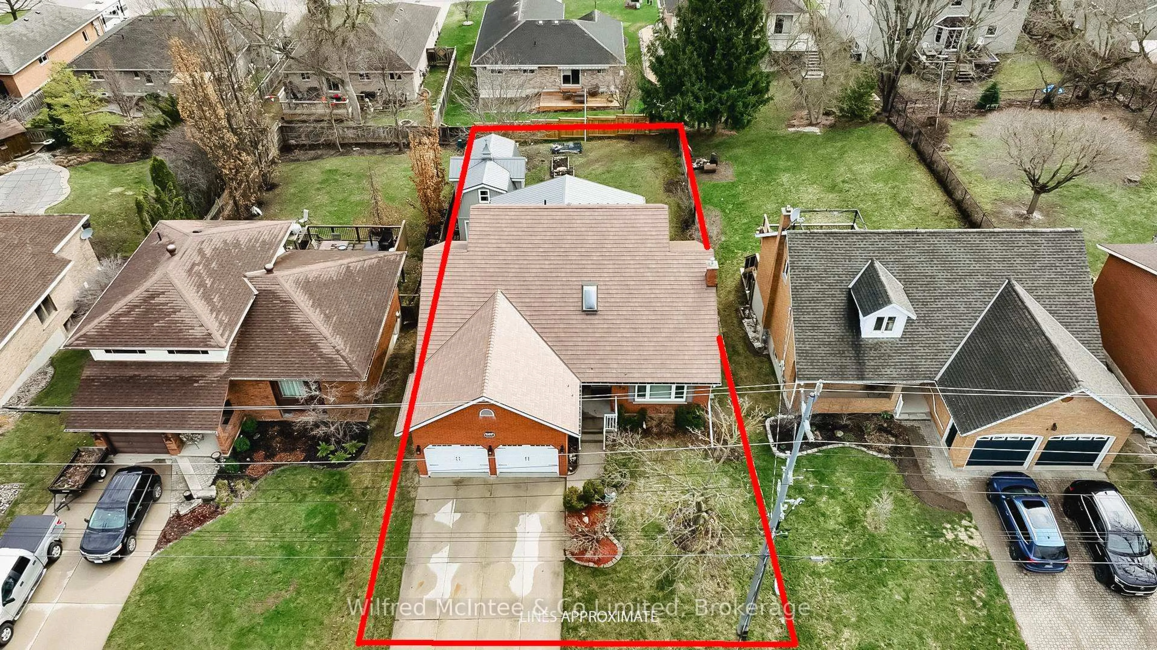 A pic from outside/outdoor area/front of a property/back of a property/a pic from drone, street for 689 21st A Ave, Hanover Ontario N4N 3M2