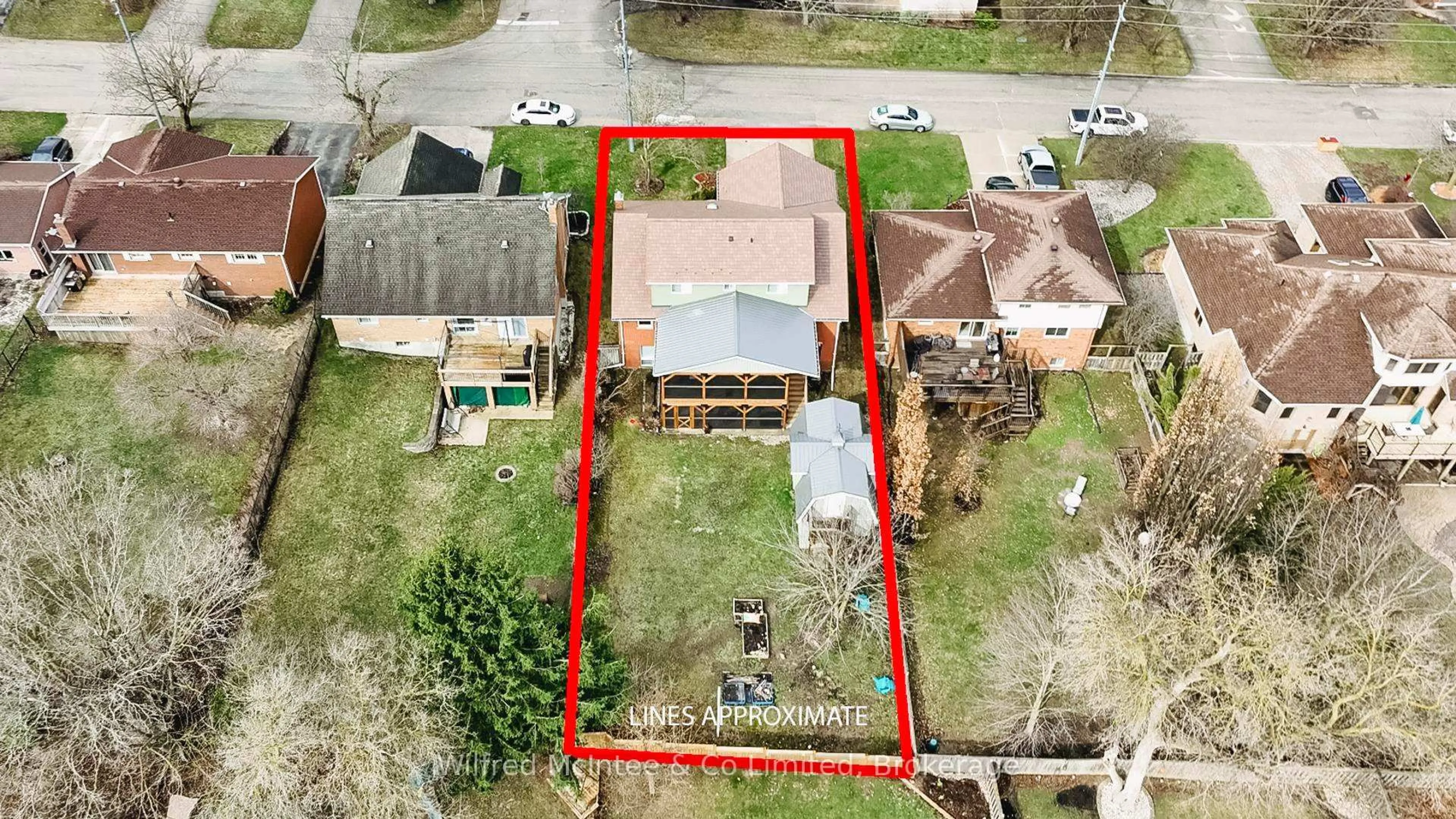 A pic from outside/outdoor area/front of a property/back of a property/a pic from drone, street for 689 21st A Ave, Hanover Ontario N4N 3M2