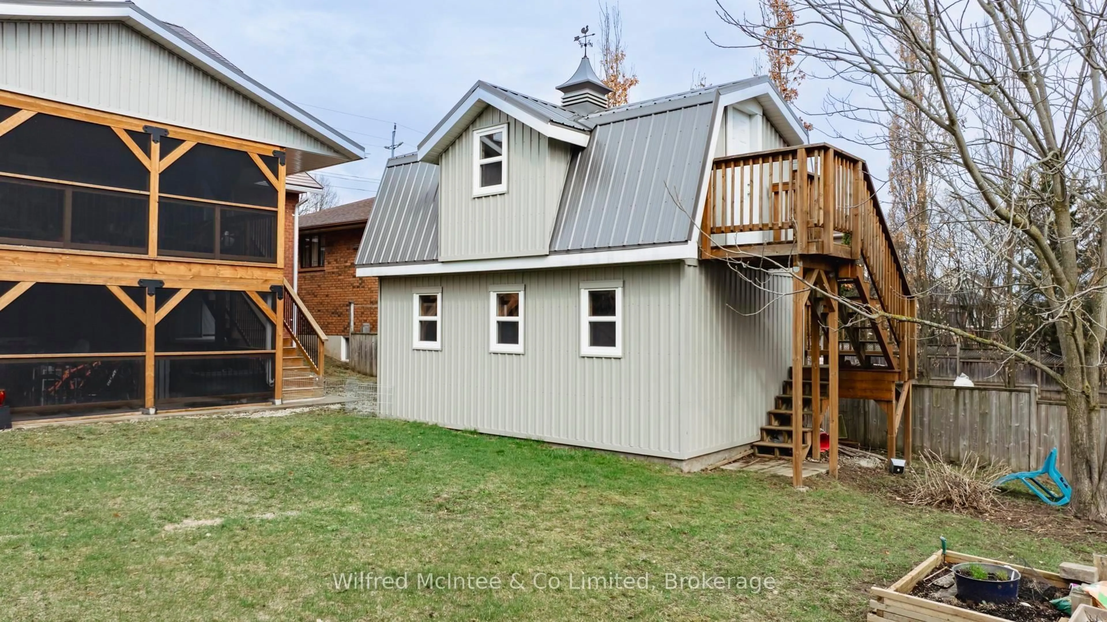 Home with vinyl exterior material, building for 689 21st A Ave, Hanover Ontario N4N 3M2