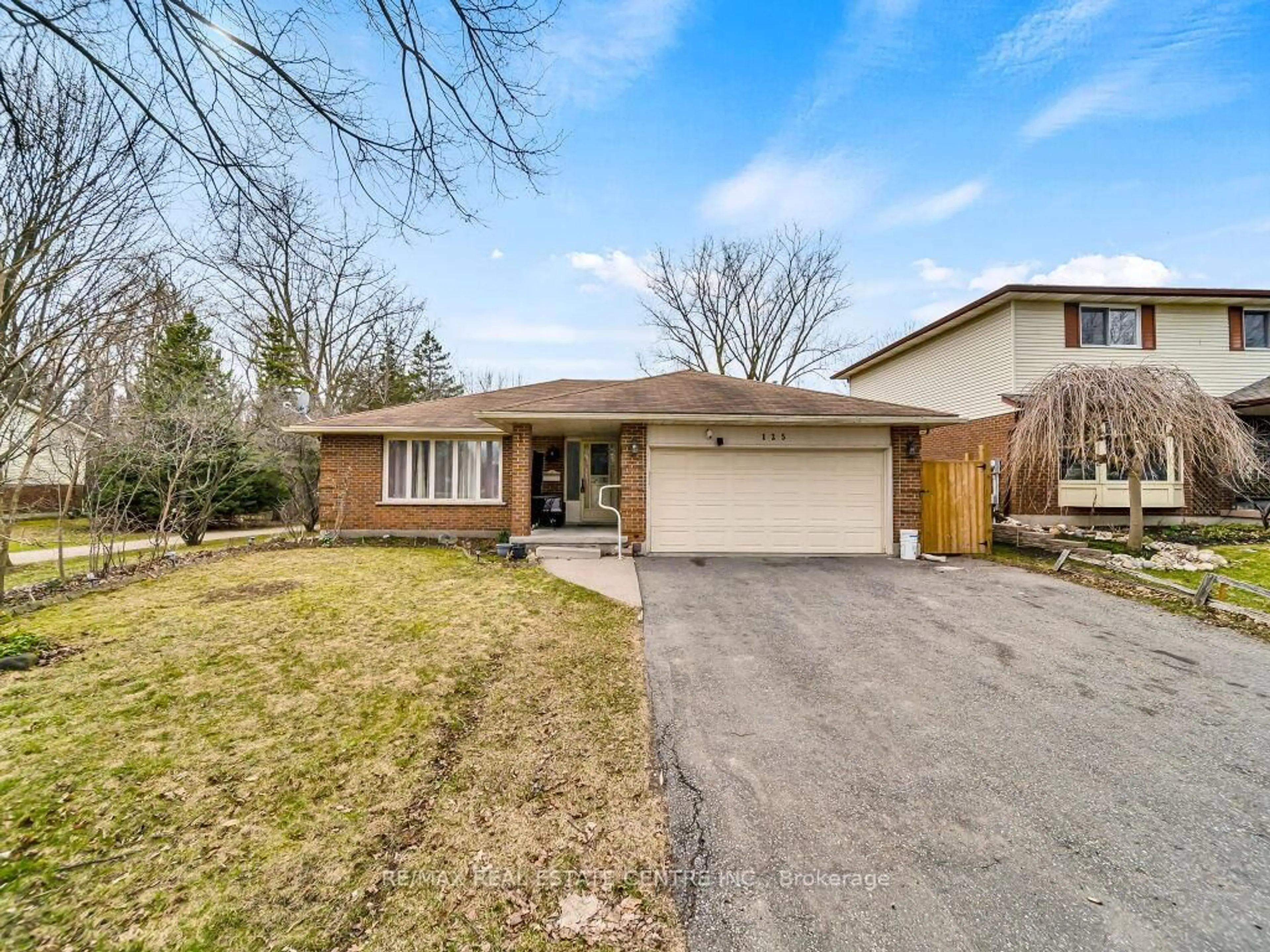 Home with brick exterior material, street for 125 Biehn Dr, Kitchener Ontario N2R 1M6