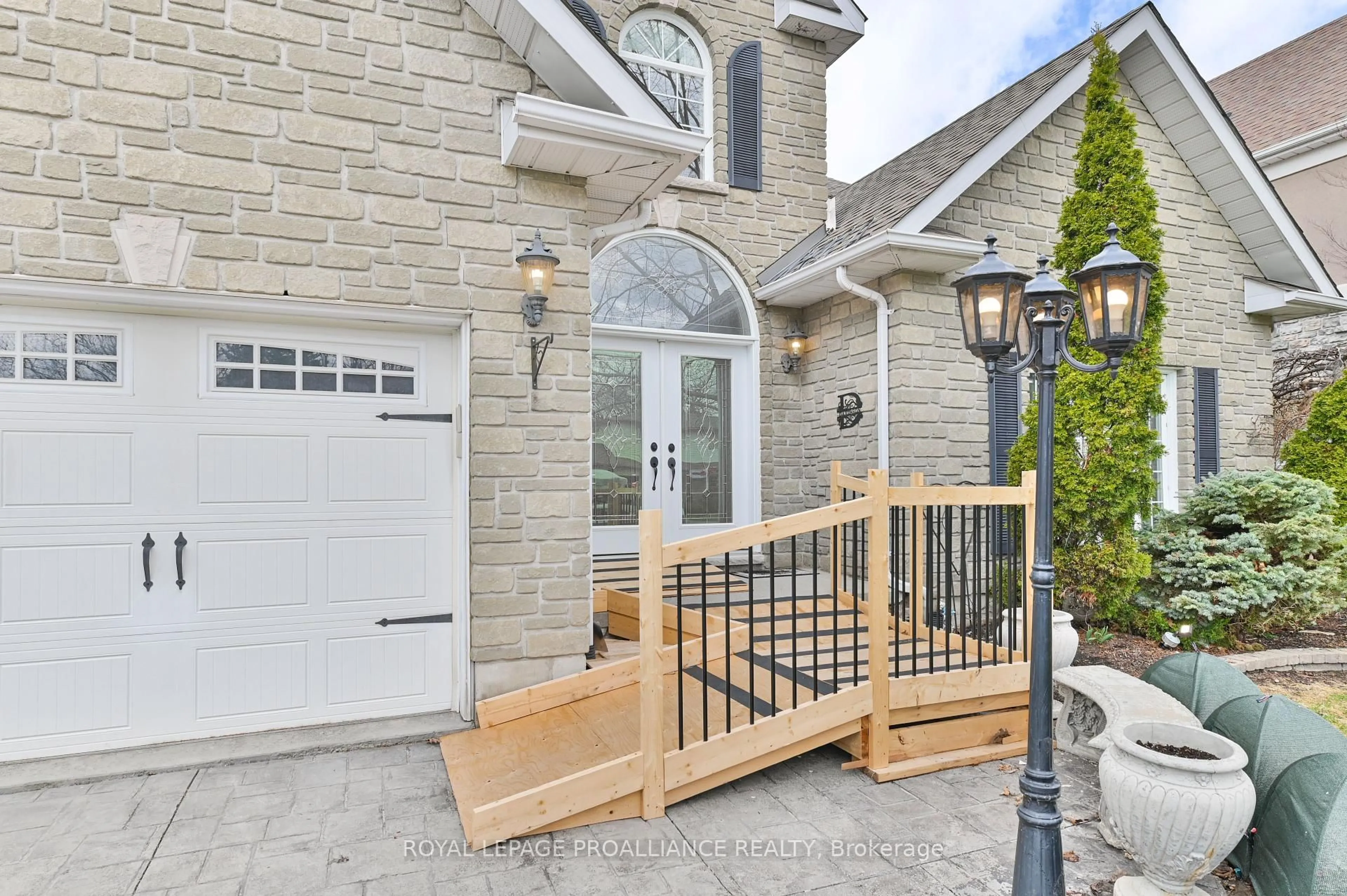 Unknown for 39 Grosvenor Dr, Belleville Ontario K8P 5K3