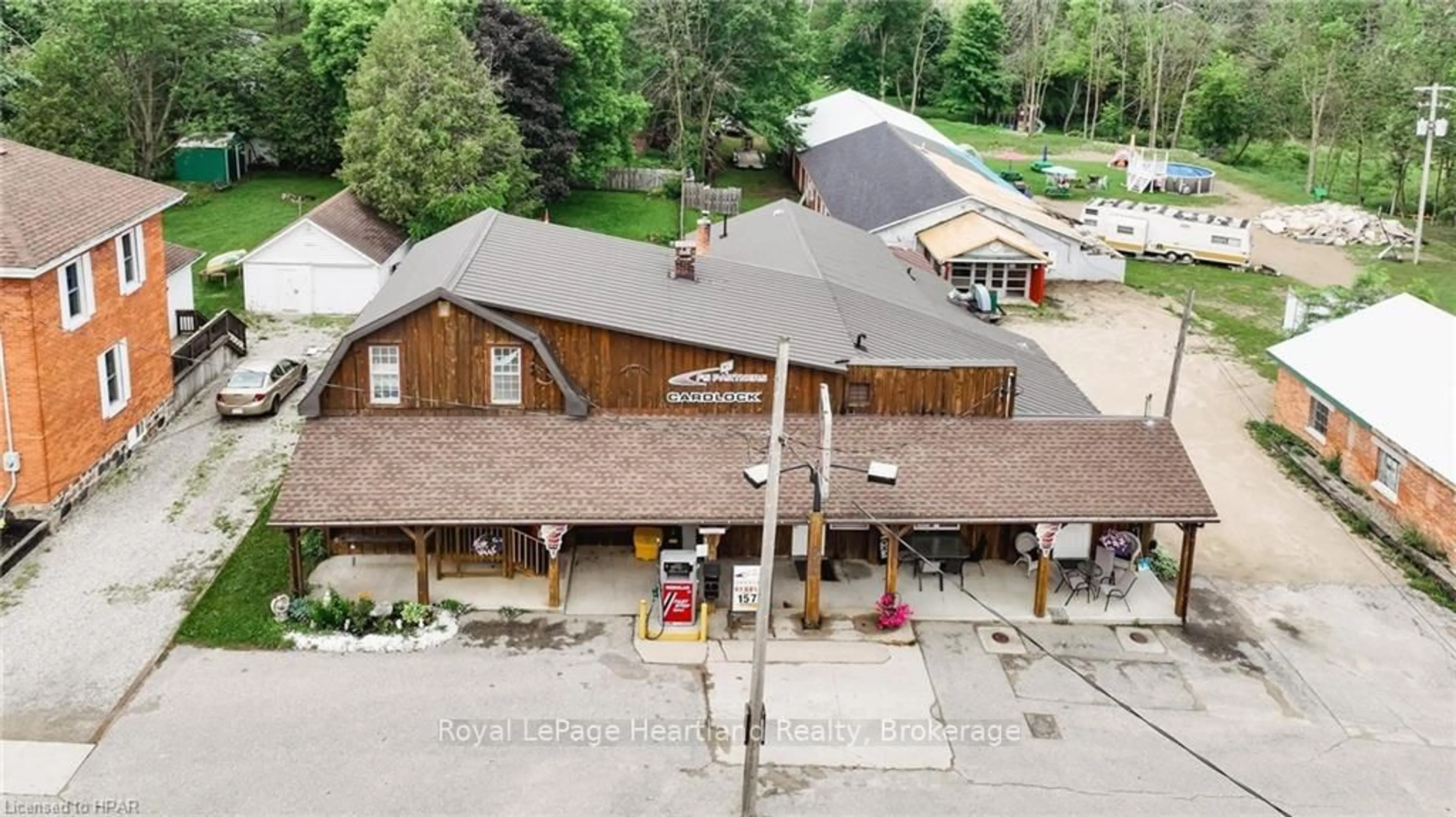 A pic from outside/outdoor area/front of a property/back of a property/a pic from drone, unknown for 3064 PATRICK St, Howick Ontario N0G 1V0