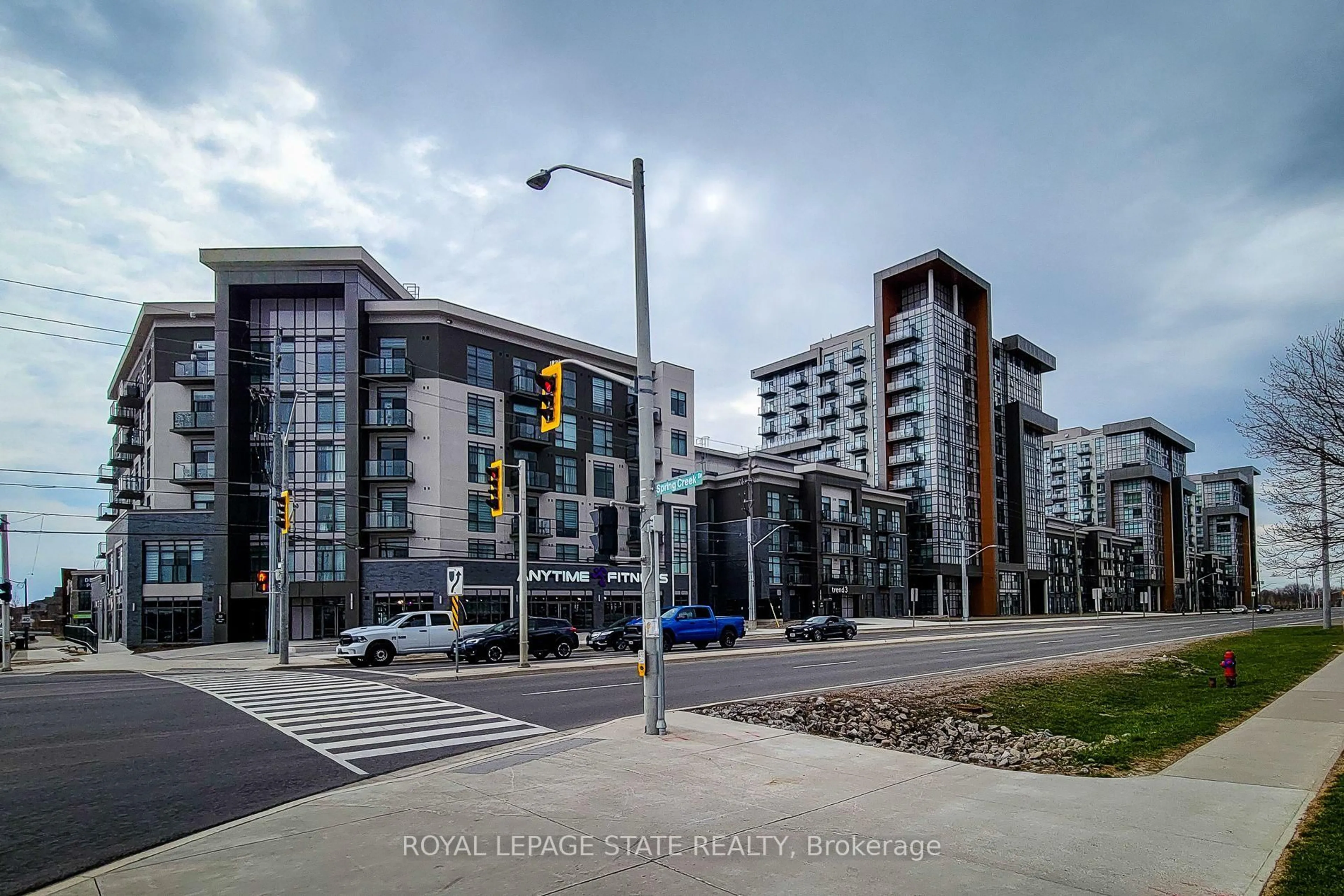 Blurry image for 10 Mallard Tr, Hamilton Ontario L8B 2A7