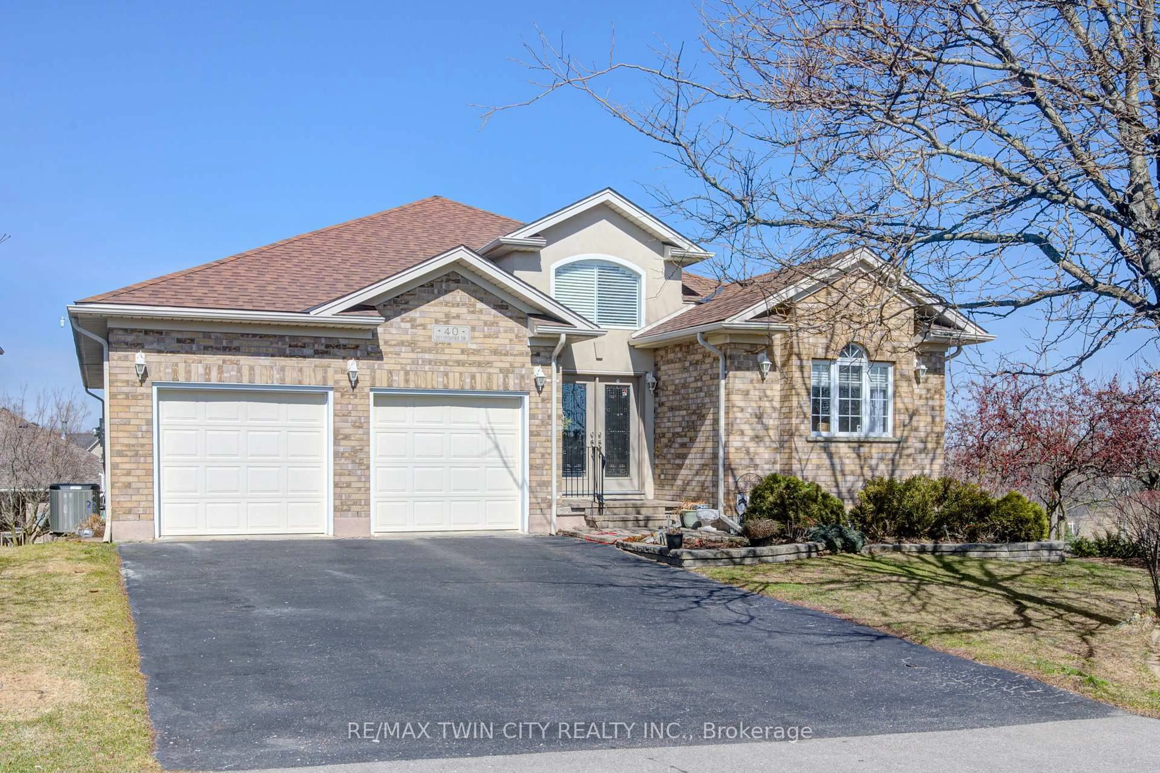 Home with brick exterior material, street for 40 Devonshire Dr, Wilmot Ontario N3A 4J7