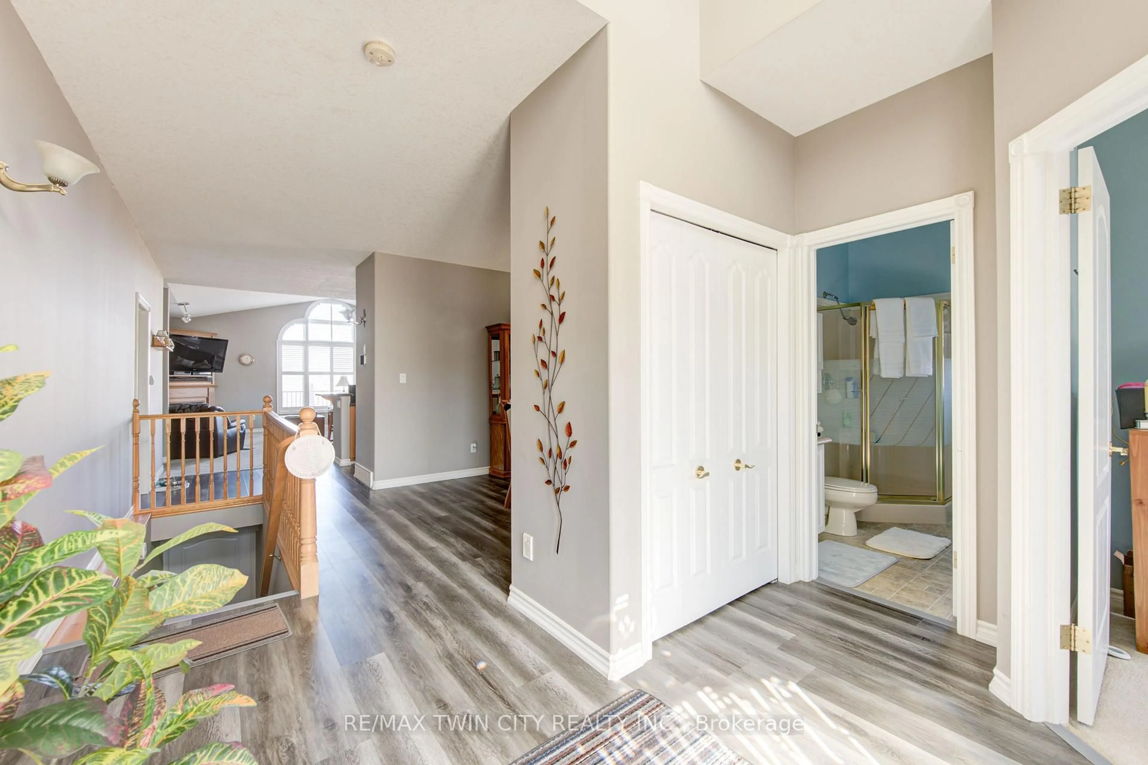 Indoor entryway for 40 Devonshire Dr, Wilmot Ontario N3A 4J7