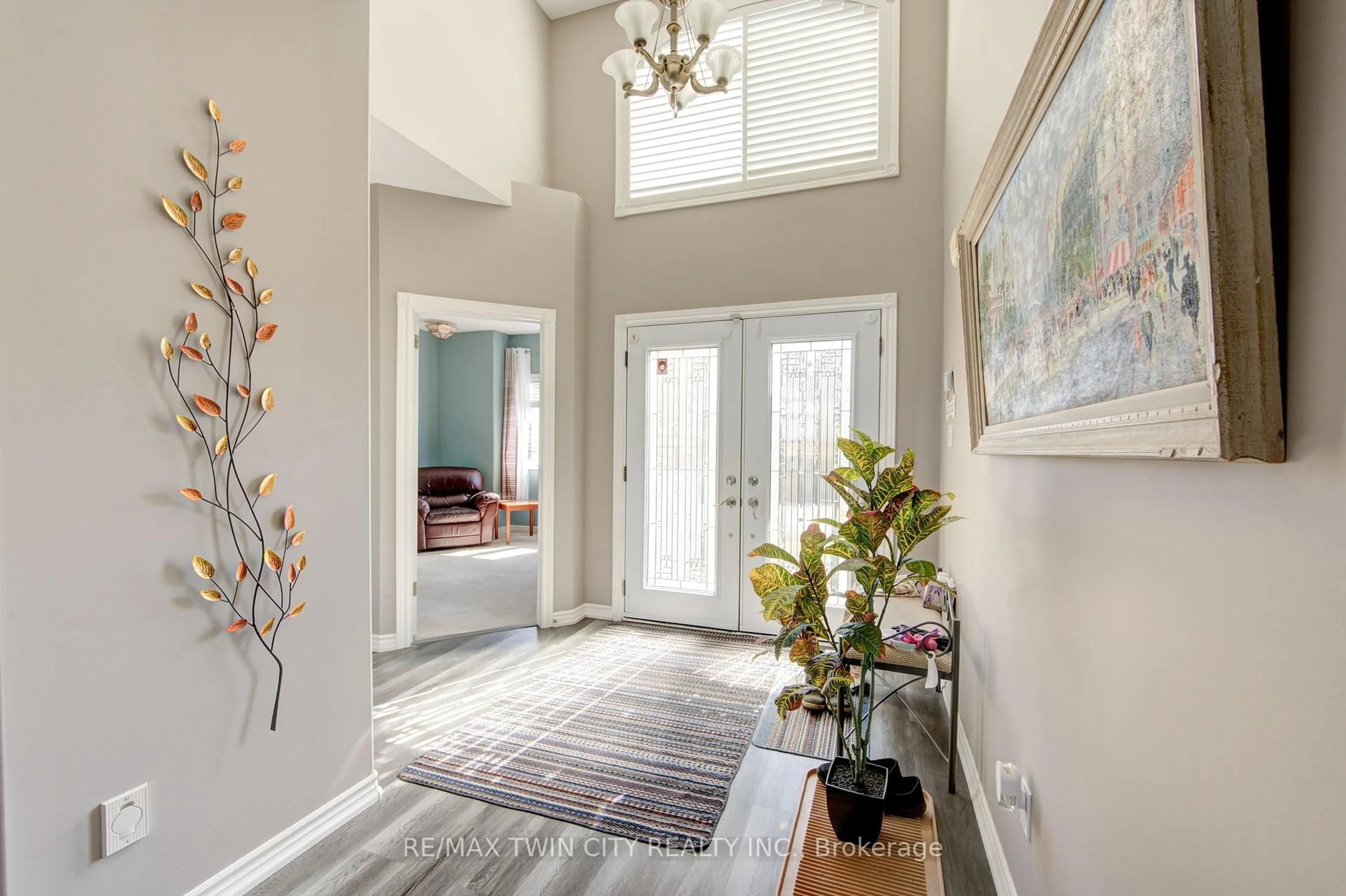 Indoor entryway for 40 Devonshire Dr, Wilmot Ontario N3A 4J7