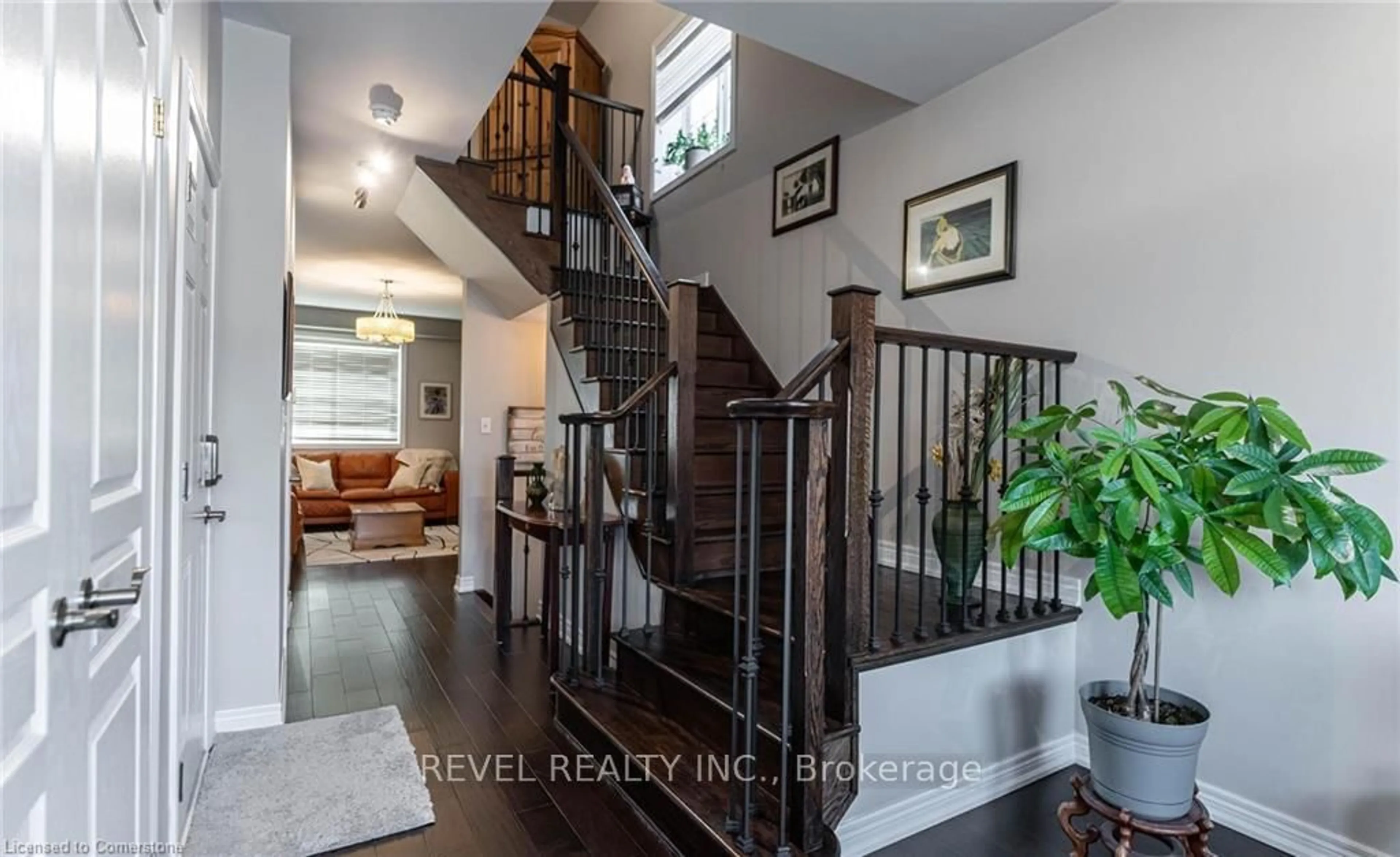Indoor foyer for 111 Bousfield Rise, Hamilton Ontario L8B 0T4