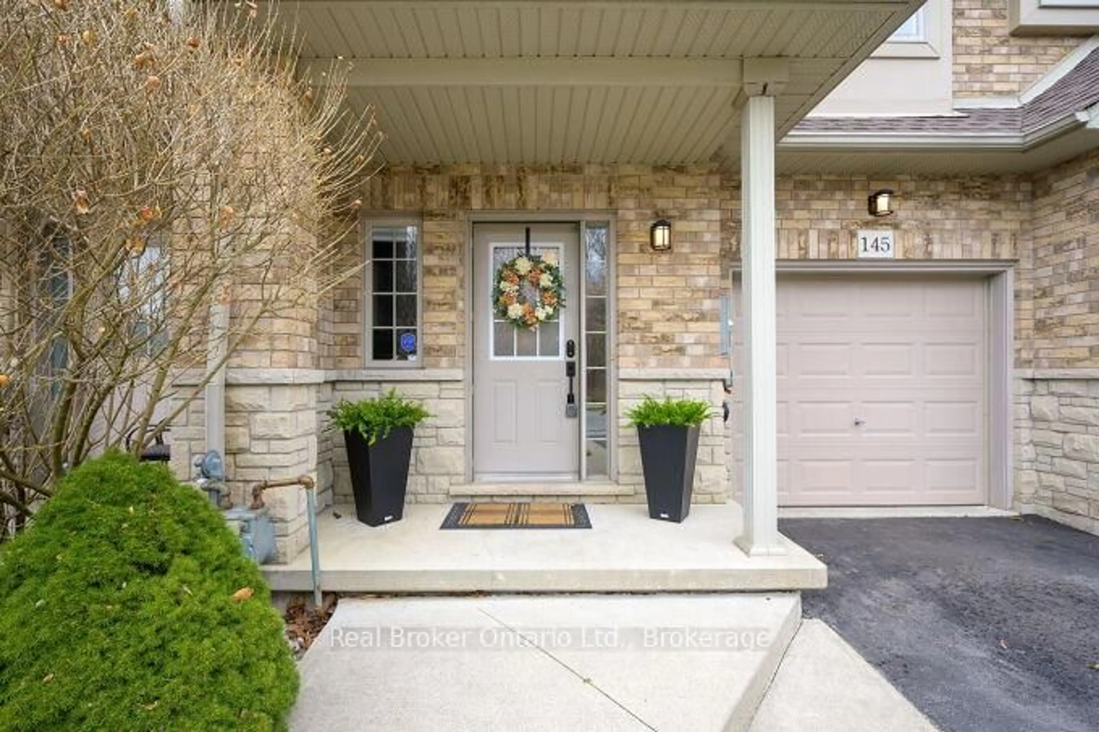 Indoor entryway for 145 Tanglewood Dr, Hamilton Ontario L0R 1C0