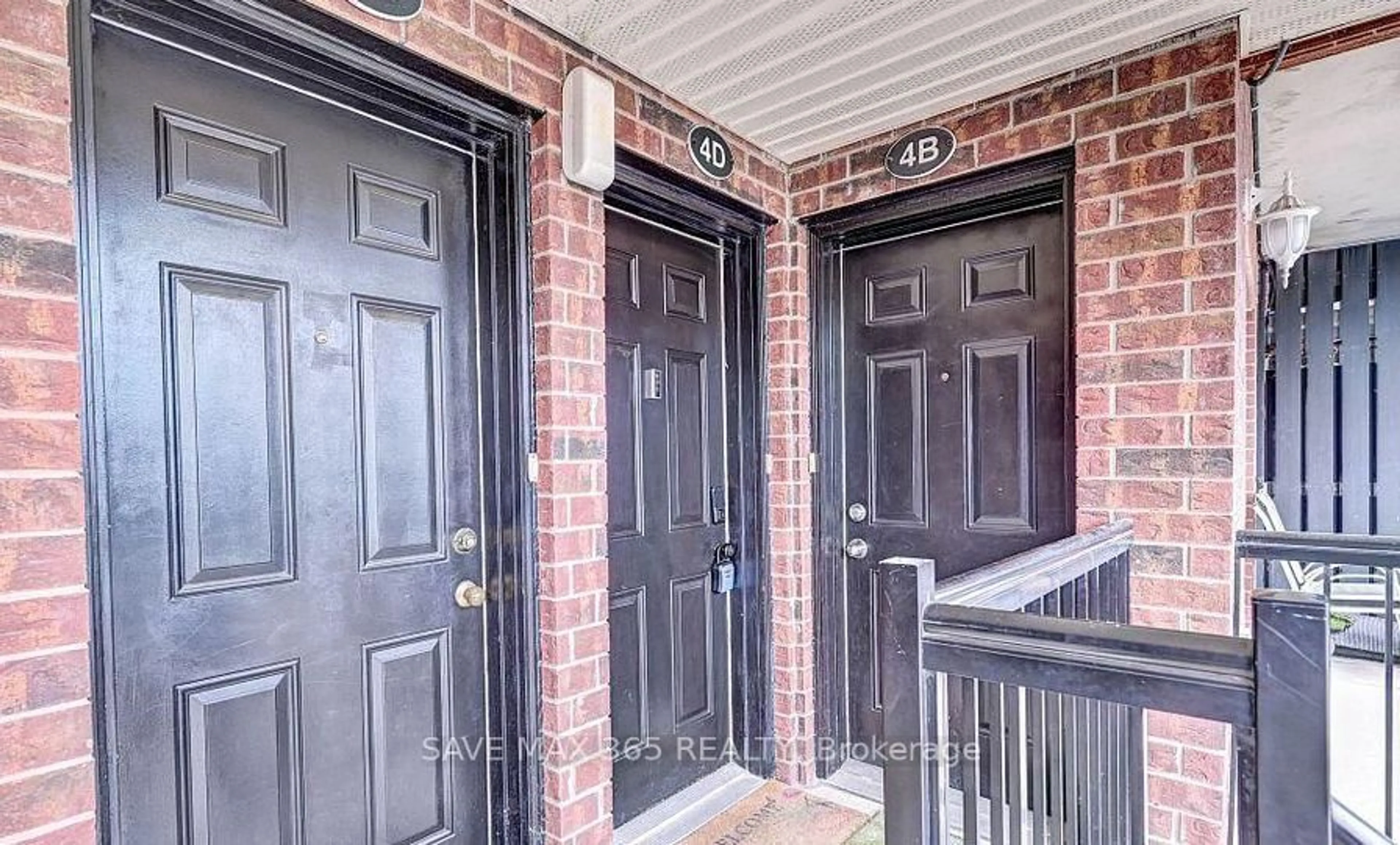 Indoor entryway for 45 Cedarhill Cres #4D, Kitchener Ontario N2E 0A2