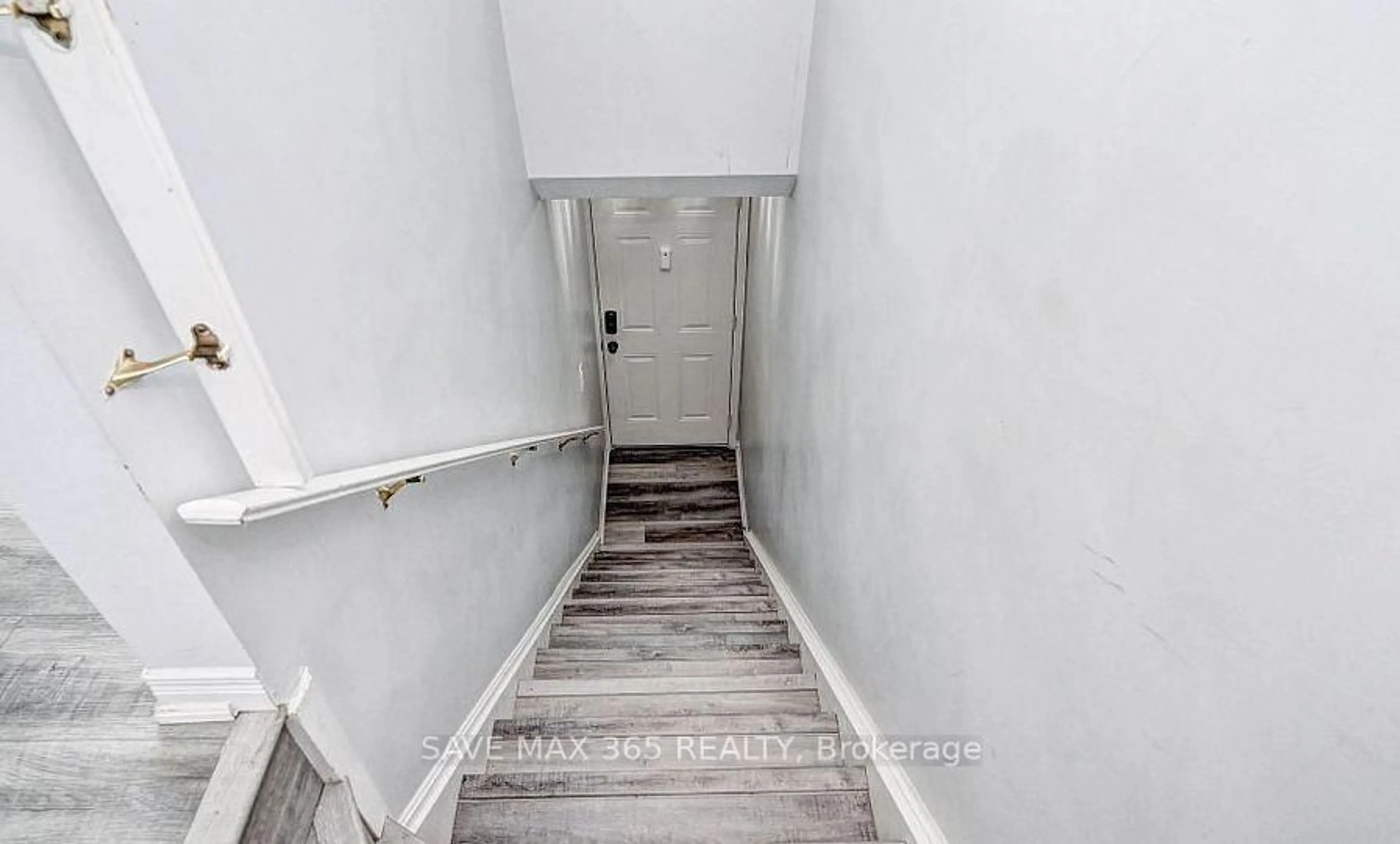 Stairs for 45 Cedarhill Cres #4D, Kitchener Ontario N2E 0A2