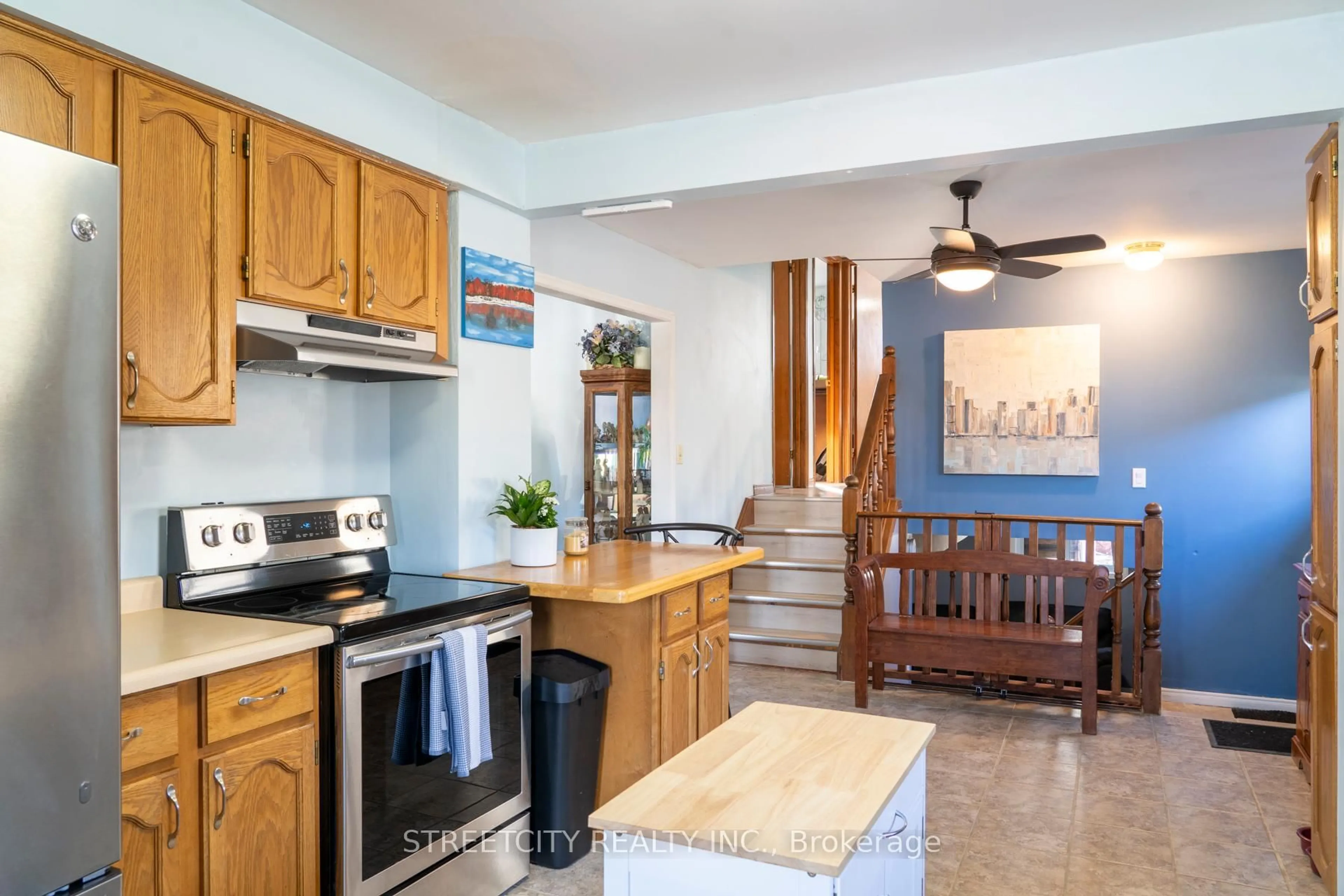 Open concept kitchen, ceramic/tile floor for 72 Corinth Crt, London East Ontario N5Y 5A8