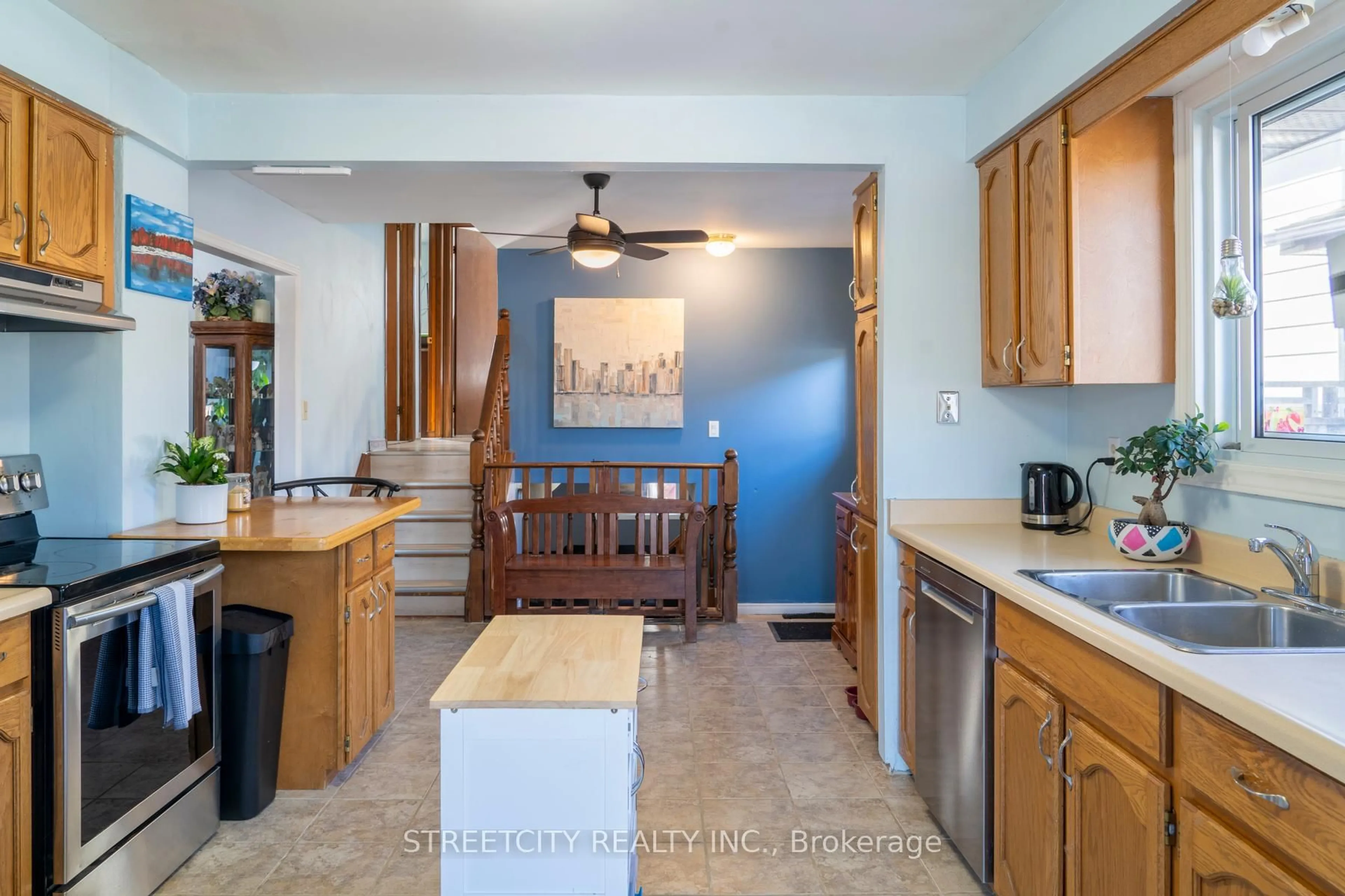 Open concept kitchen, ceramic/tile floor for 72 Corinth Crt, London East Ontario N5Y 5A8