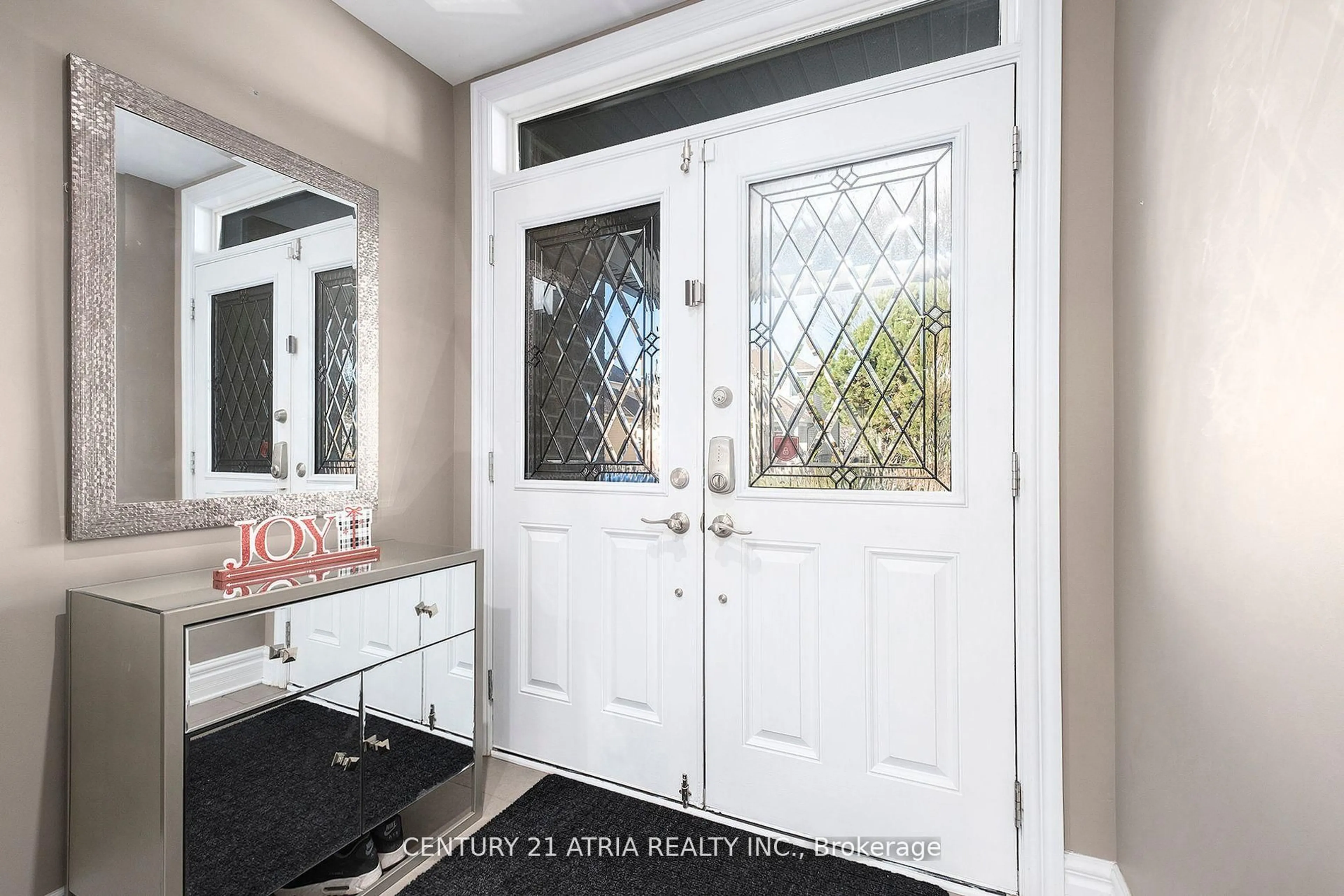 Indoor entryway for 17 Rutherglen Terr, Kanata Ontario K2K 3A5