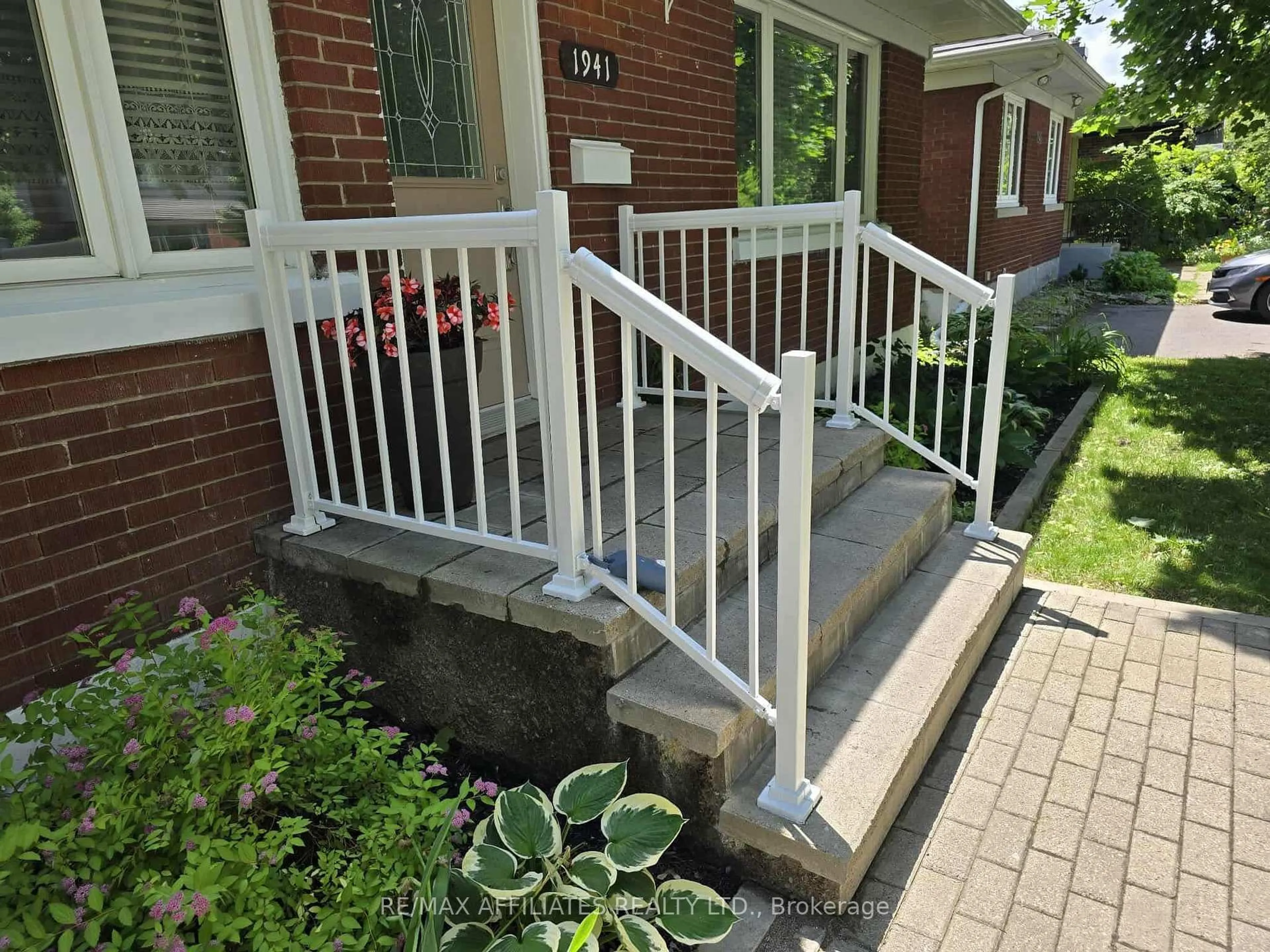 Unknown for 1941 Haig Dr, Ottawa Ontario K1G 2J9