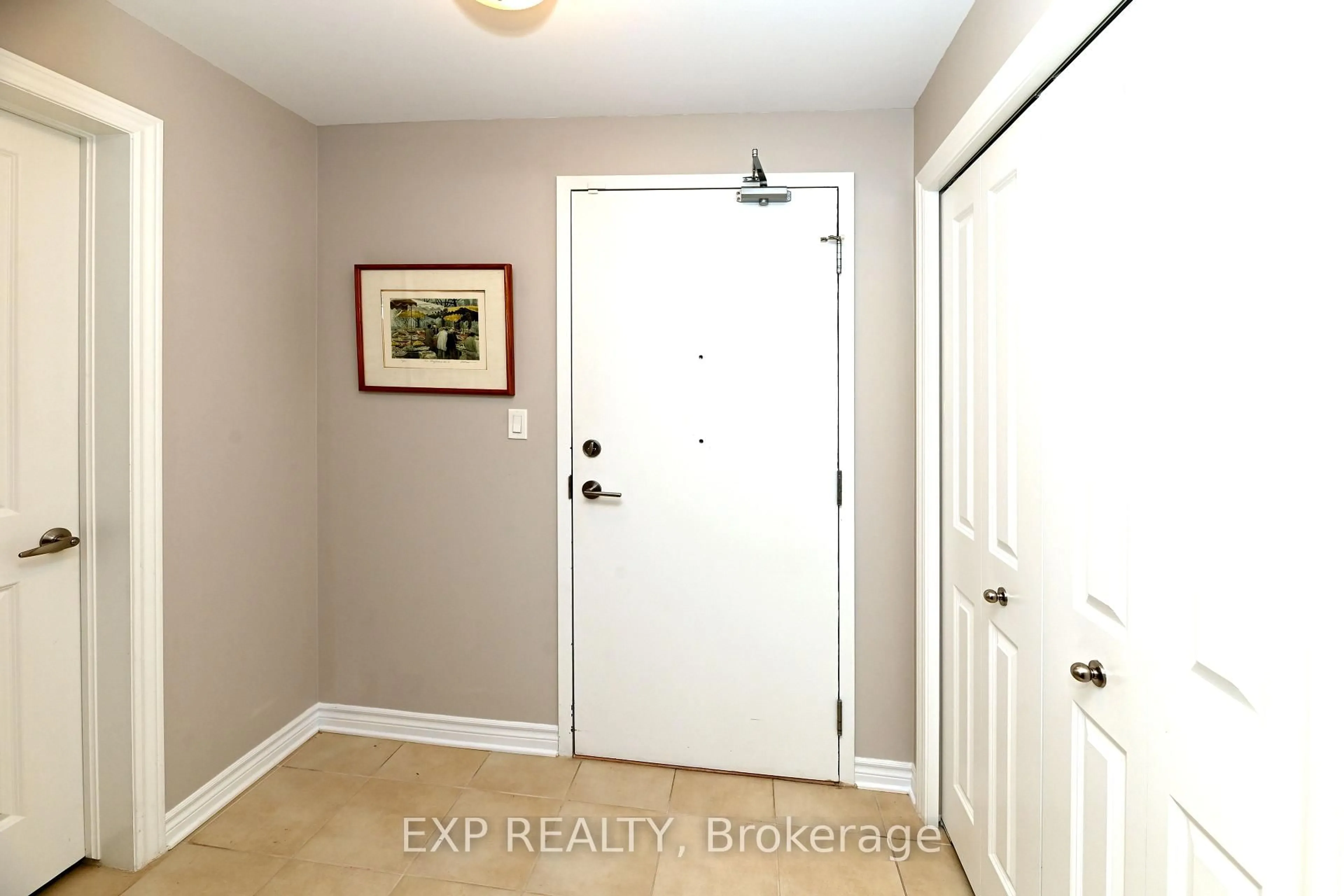 Indoor entryway for 120 Prestige Circ #101, Ottawa Ontario K4A 1B4