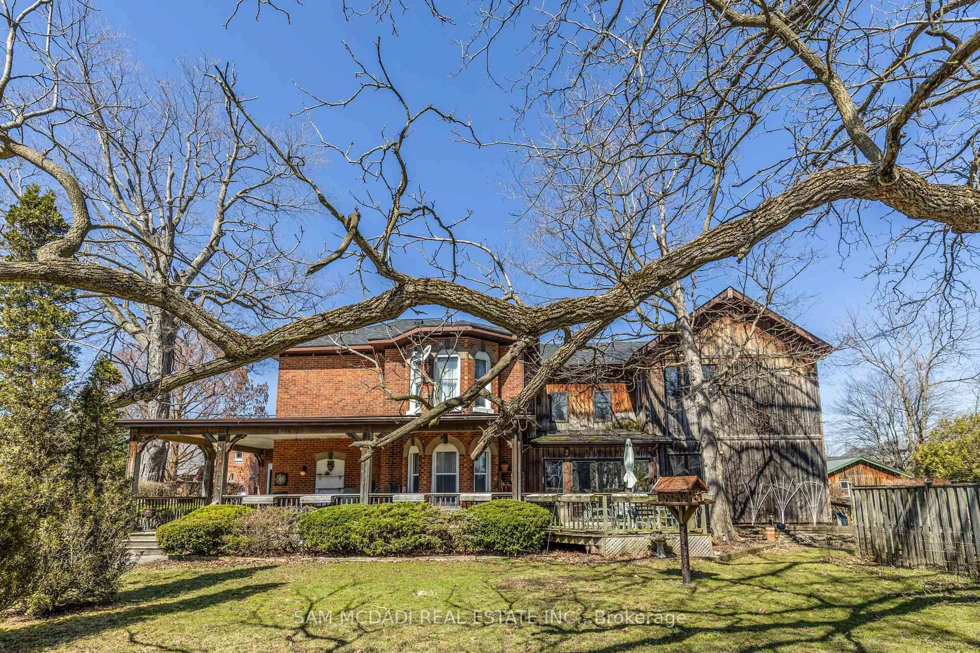 A pic from outside/outdoor area/front of a property/back of a property/a pic from drone, building for 6 Drayton St, Haldimand Ontario N0A 1N0