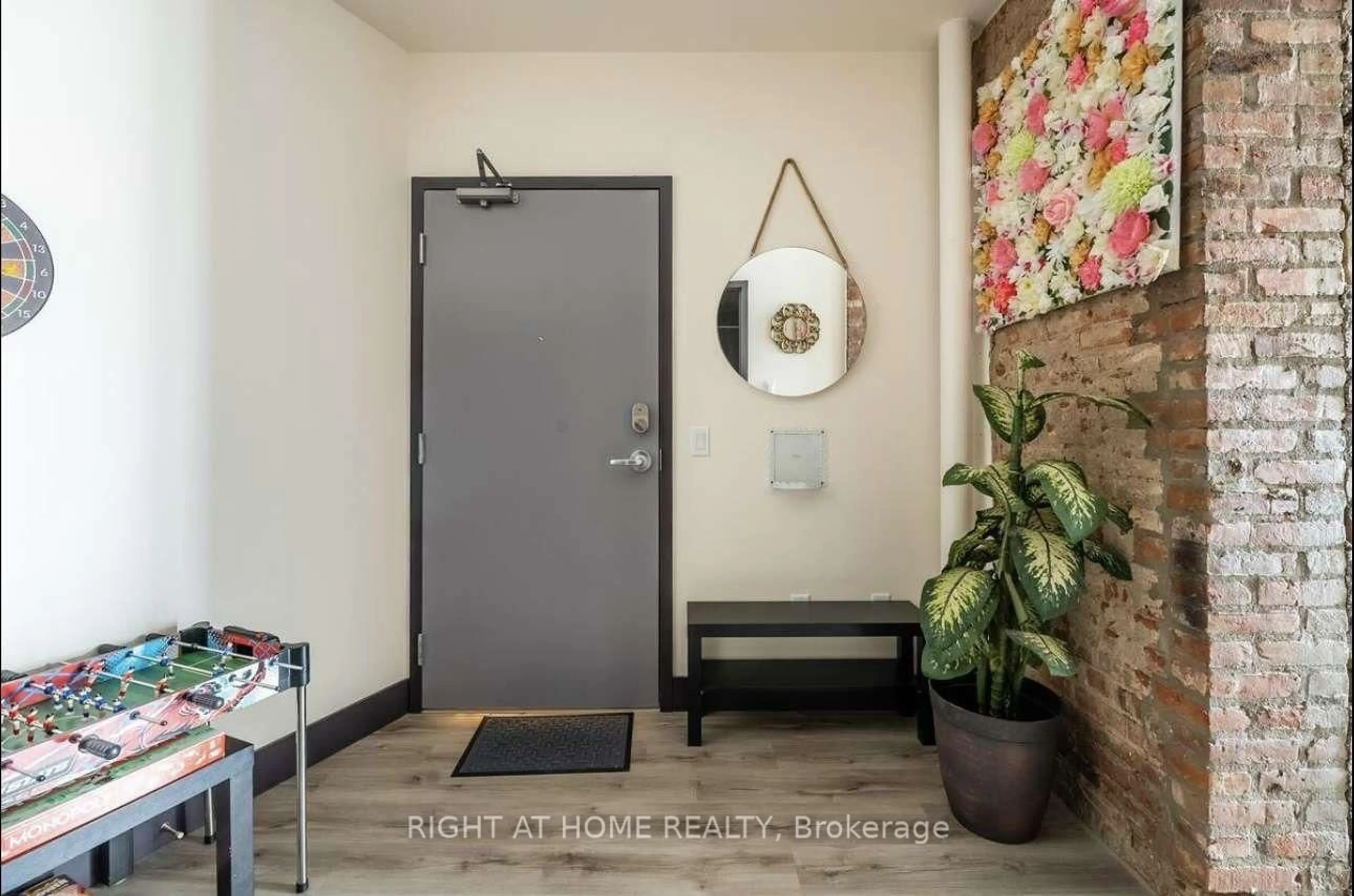 Indoor entryway for 121 King St #101, Hamilton Ontario L8N 1A9