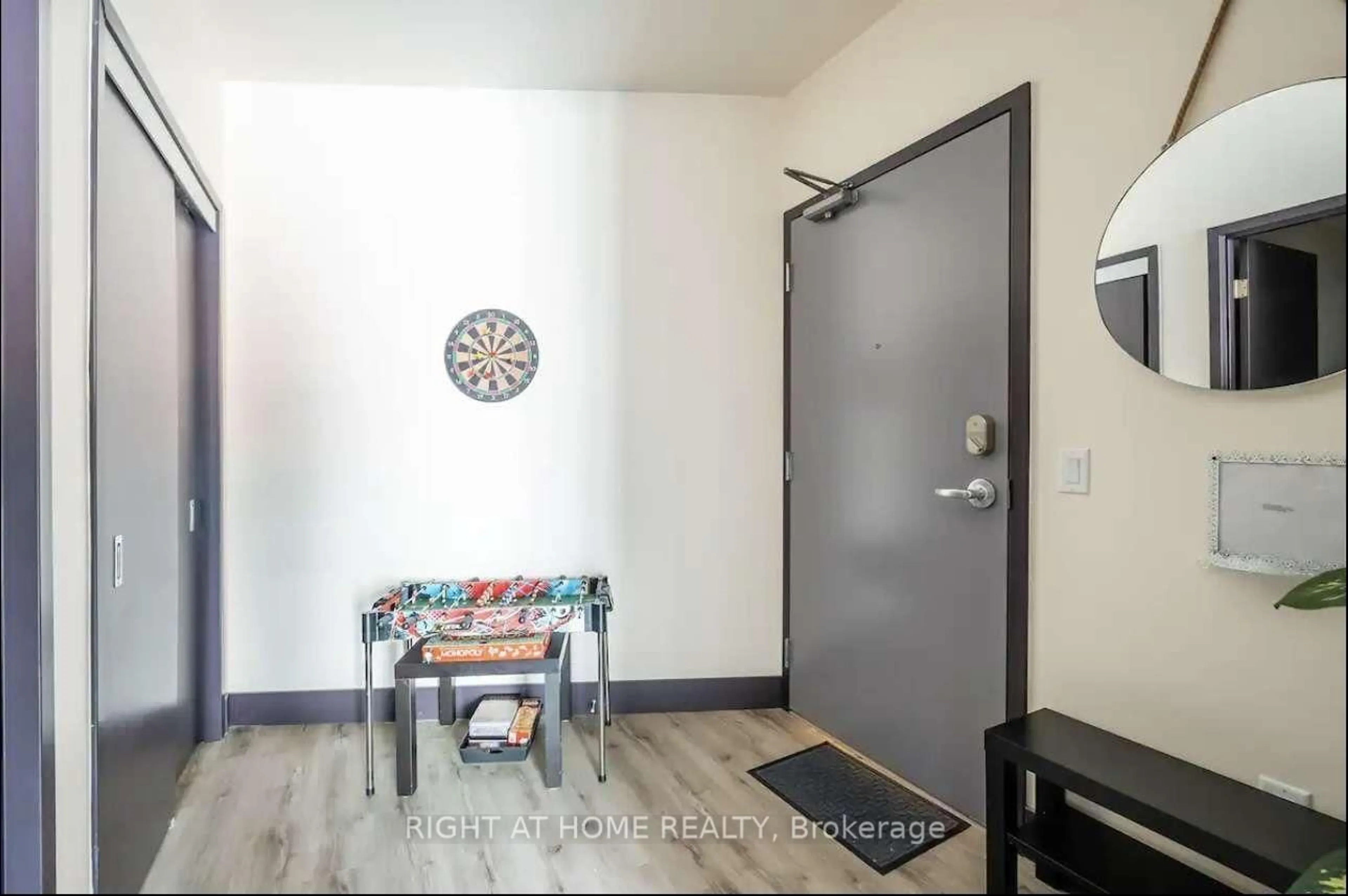 Indoor entryway for 121 King St #101, Hamilton Ontario L8N 1A9