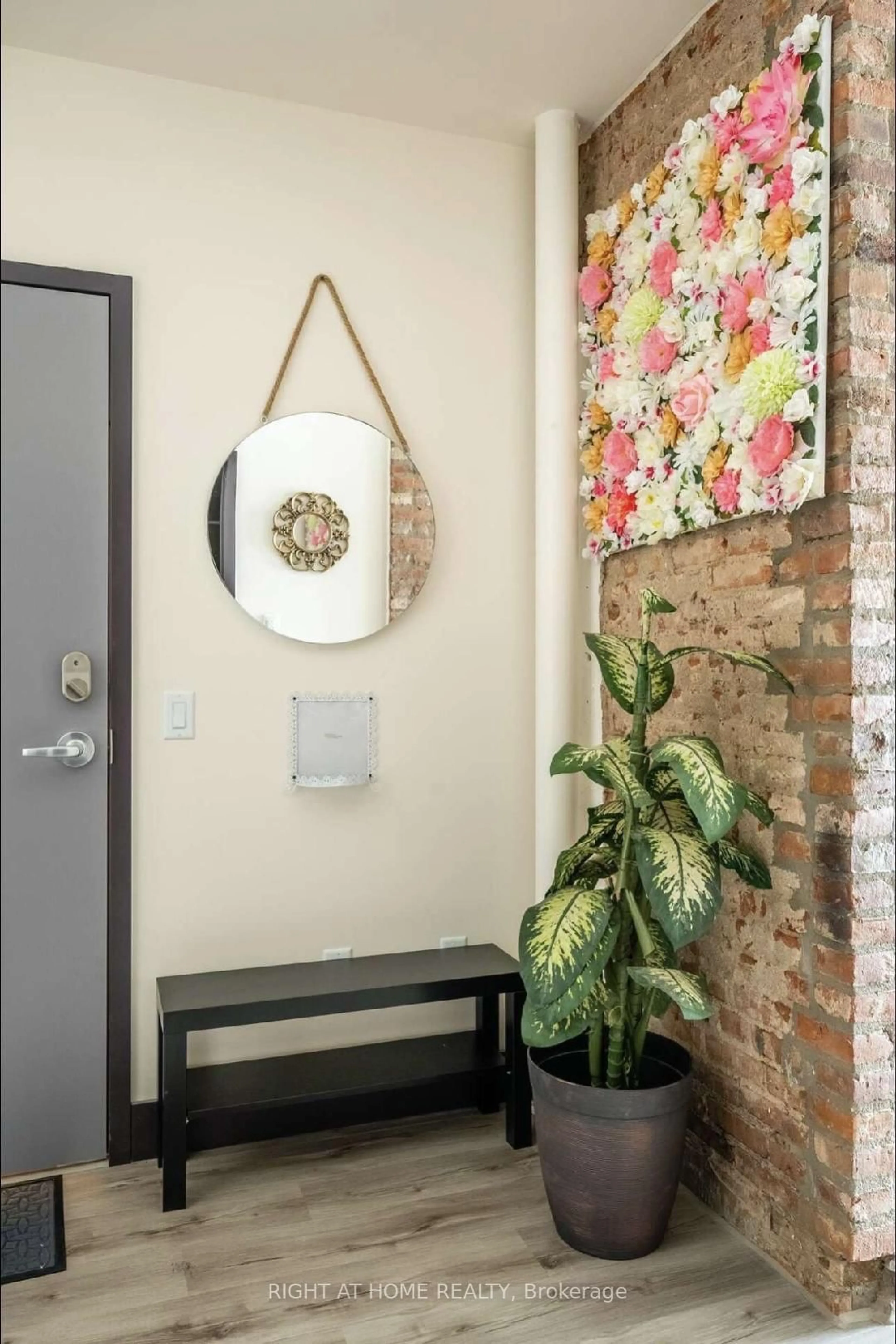 Indoor entryway for 121 King St #101, Hamilton Ontario L8N 1A9
