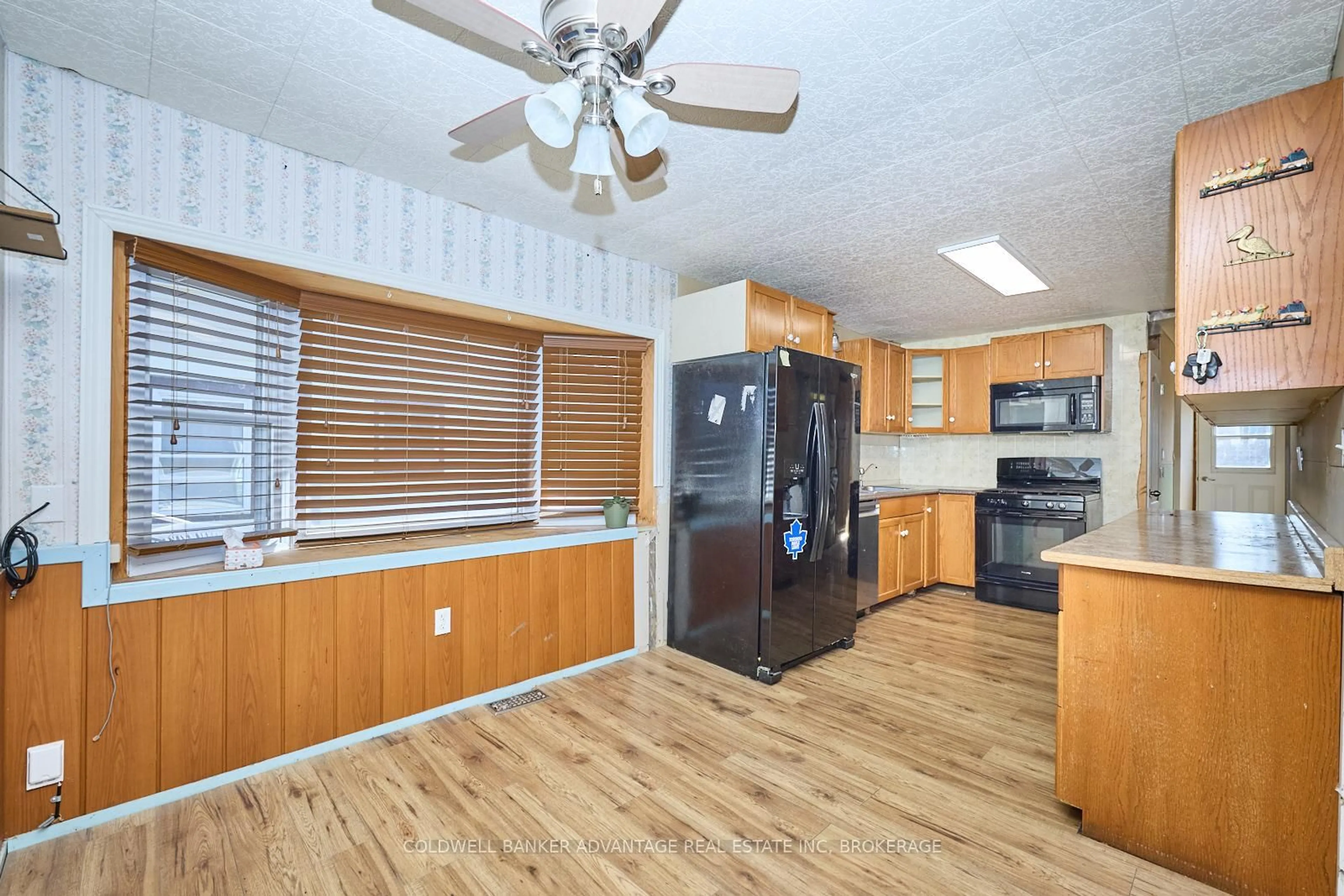 Standard kitchen, unknown for 401 Helena St, Fort Erie Ontario L2A 4K1