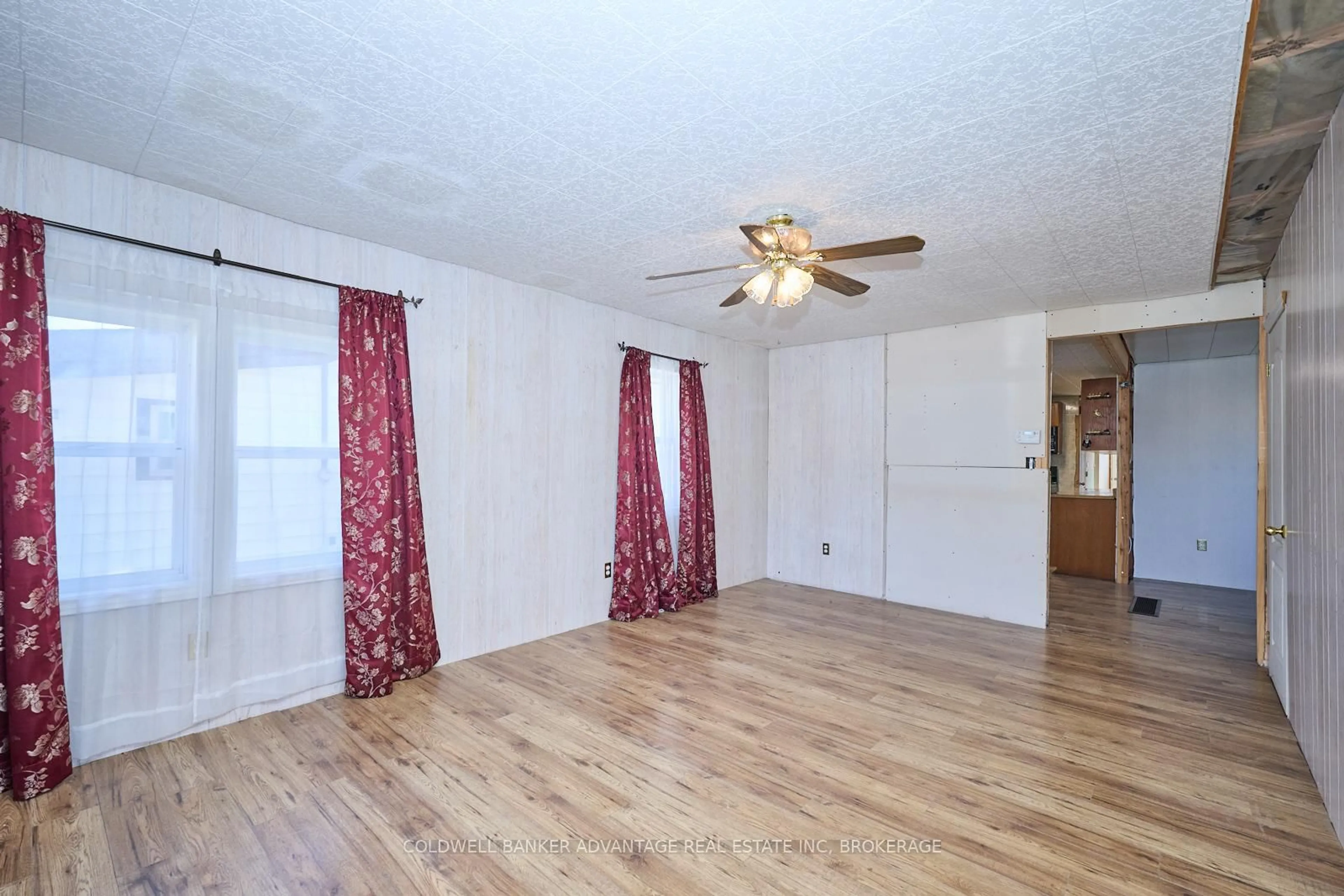 A pic of a room for 401 Helena St, Fort Erie Ontario L2A 4K1