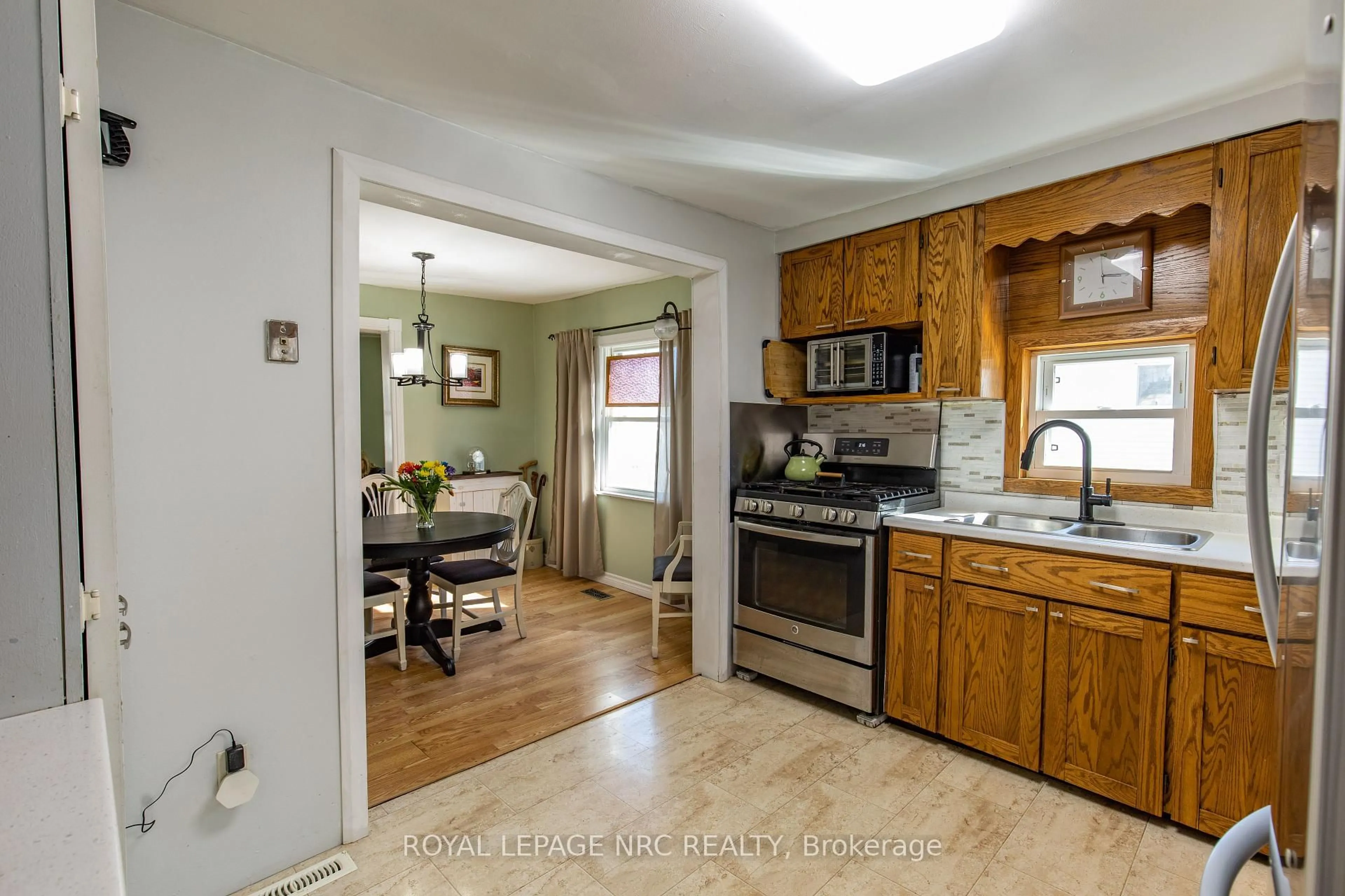 Open concept kitchen, unknown for 35 Mcalpine Ave, Welland Ontario L3B 1T7