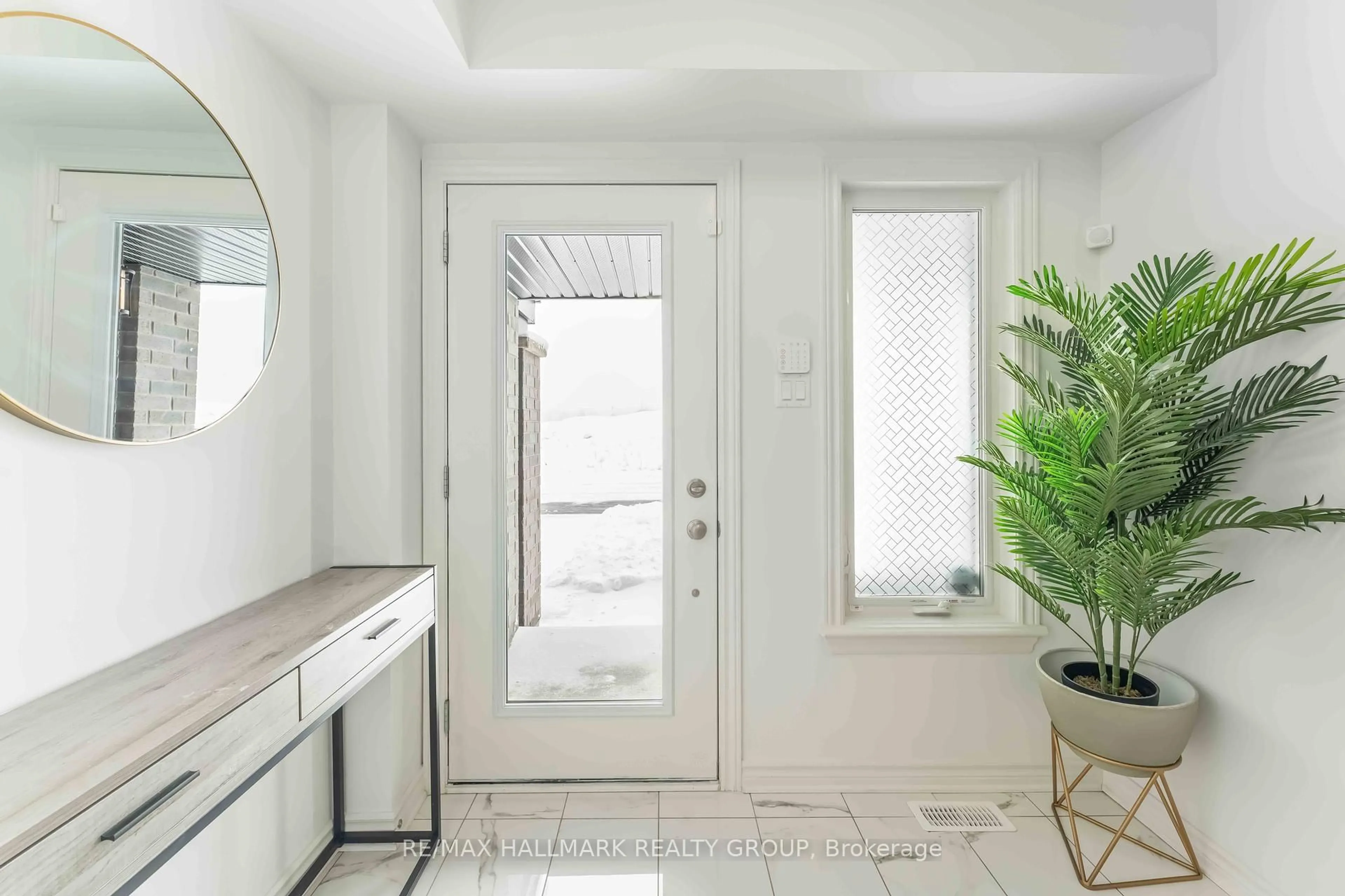 Indoor entryway for 40 Verglas Lane, Ottawa Ontario K1W 0R2