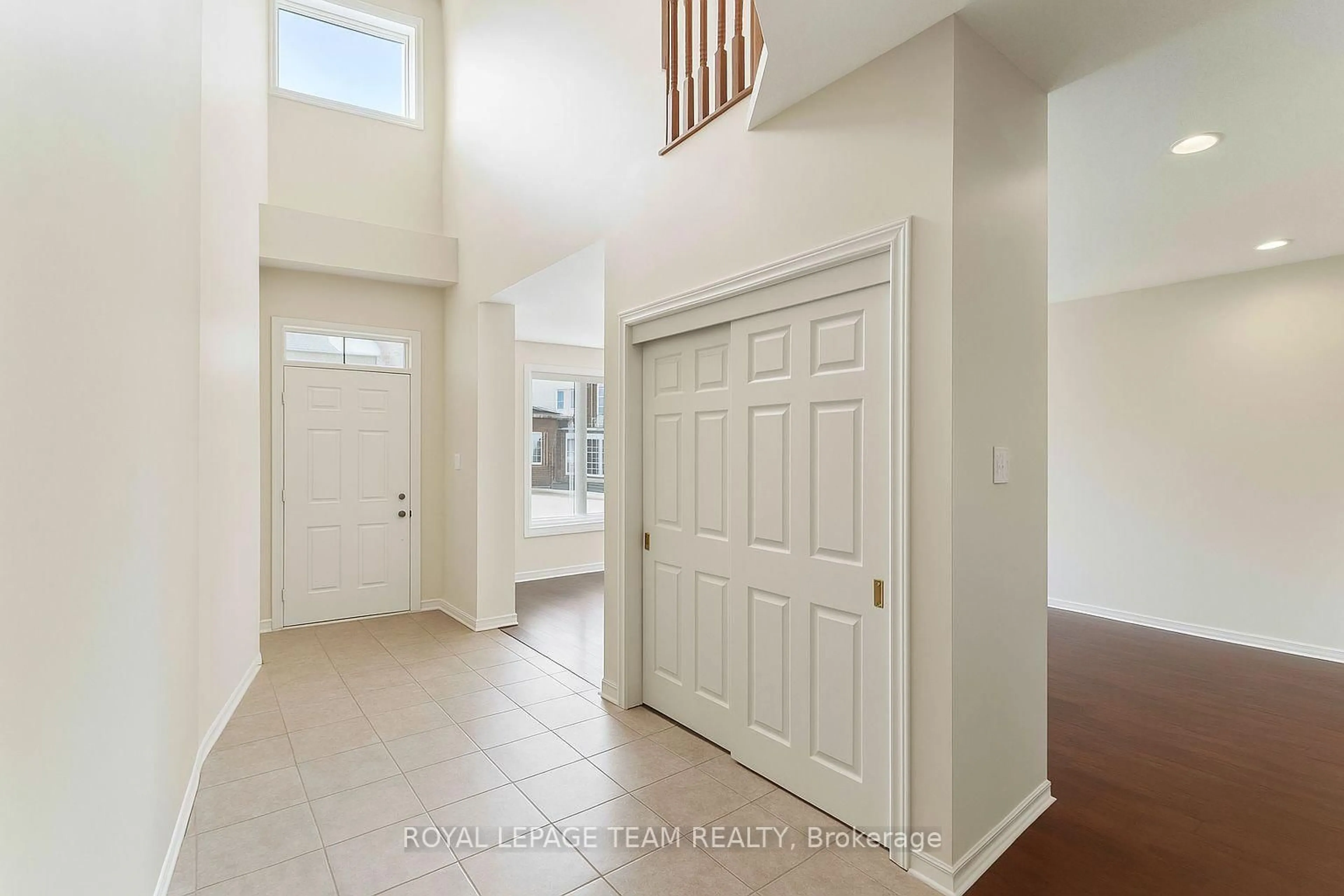 Indoor entryway for 705 Clearbrook Dr, Ottawa Ontario K2J 5P1