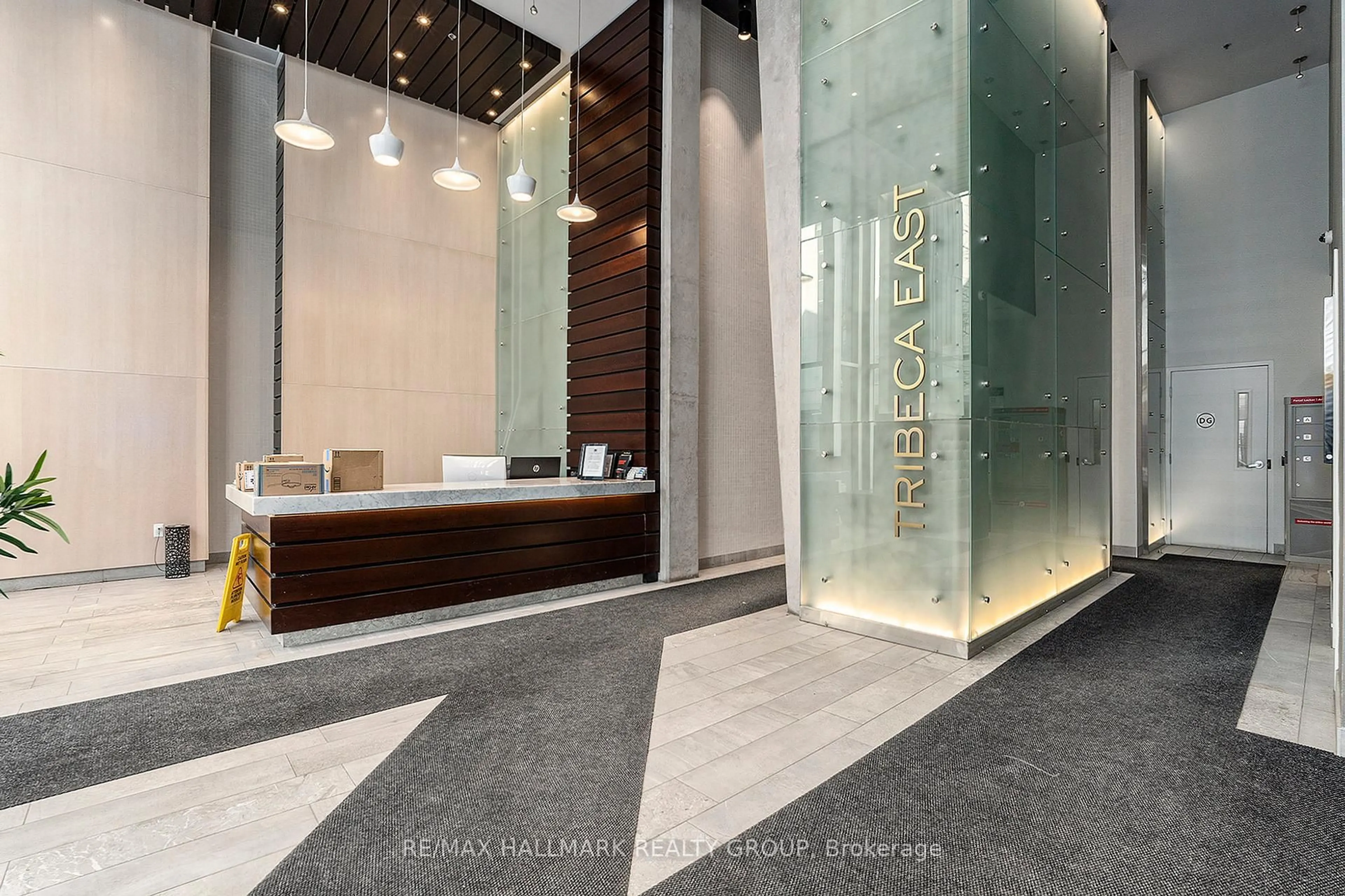 Contemporary bathroom, ceramic/tile floor for 40 Nepean St #1502, Ottawa Ontario K2P 0X5