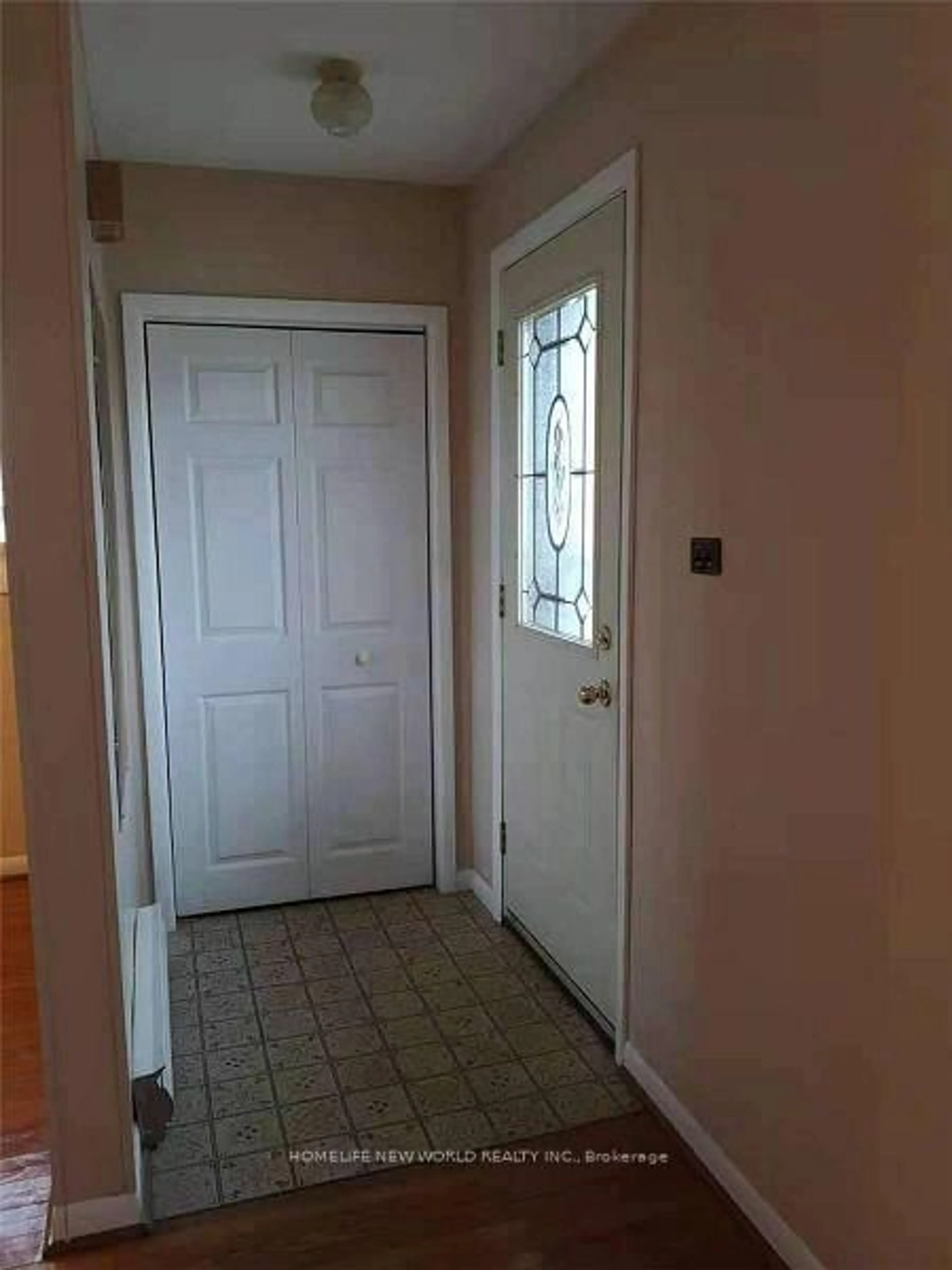 Indoor entryway for 22 NELLES Ave, Quinte West Ontario K8N 3A8