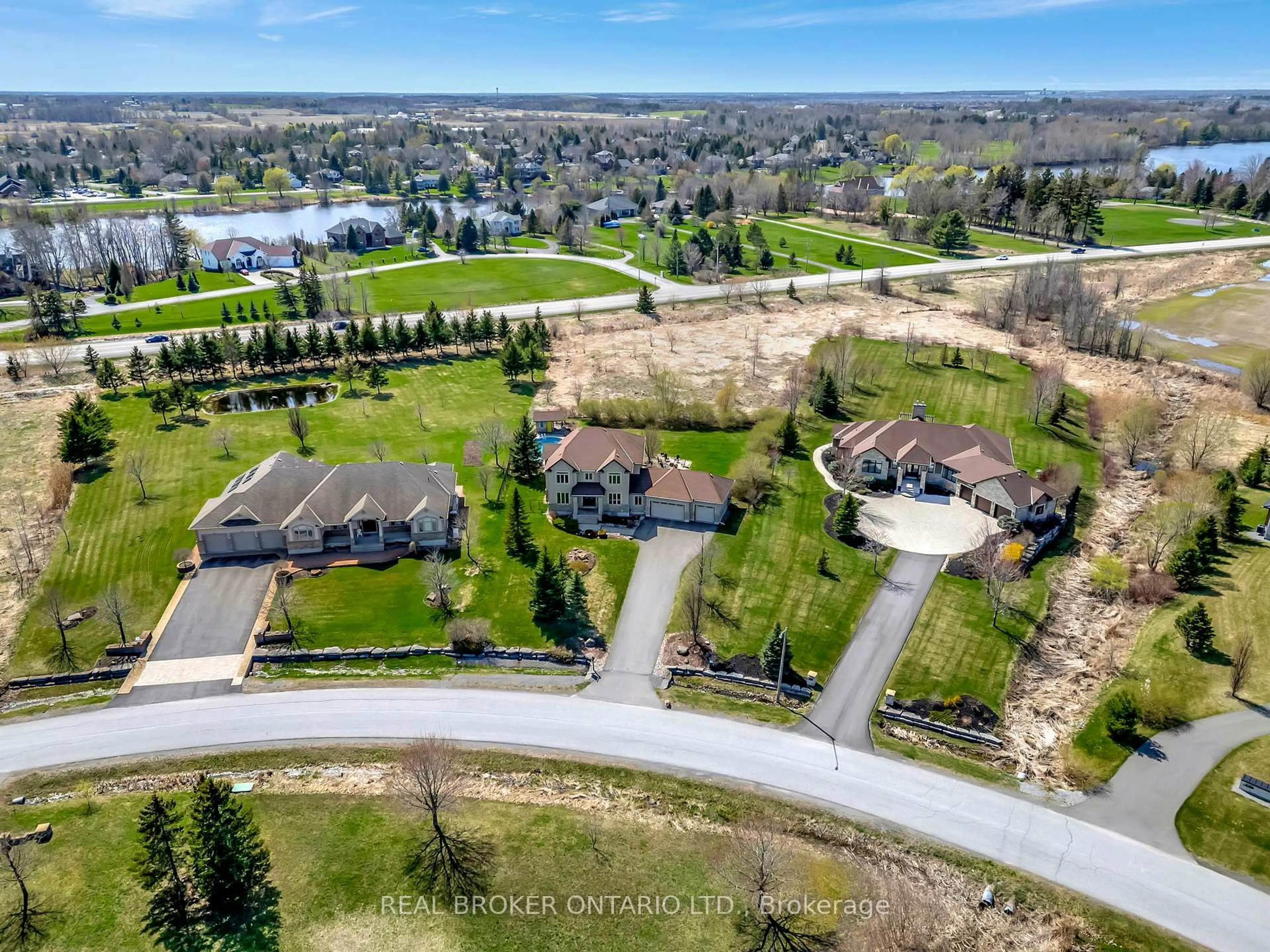 A pic from outside/outdoor area/front of a property/back of a property/a pic from drone, unknown for 1040 Black Canary Dr, Ottawa Ontario K4M 0A1