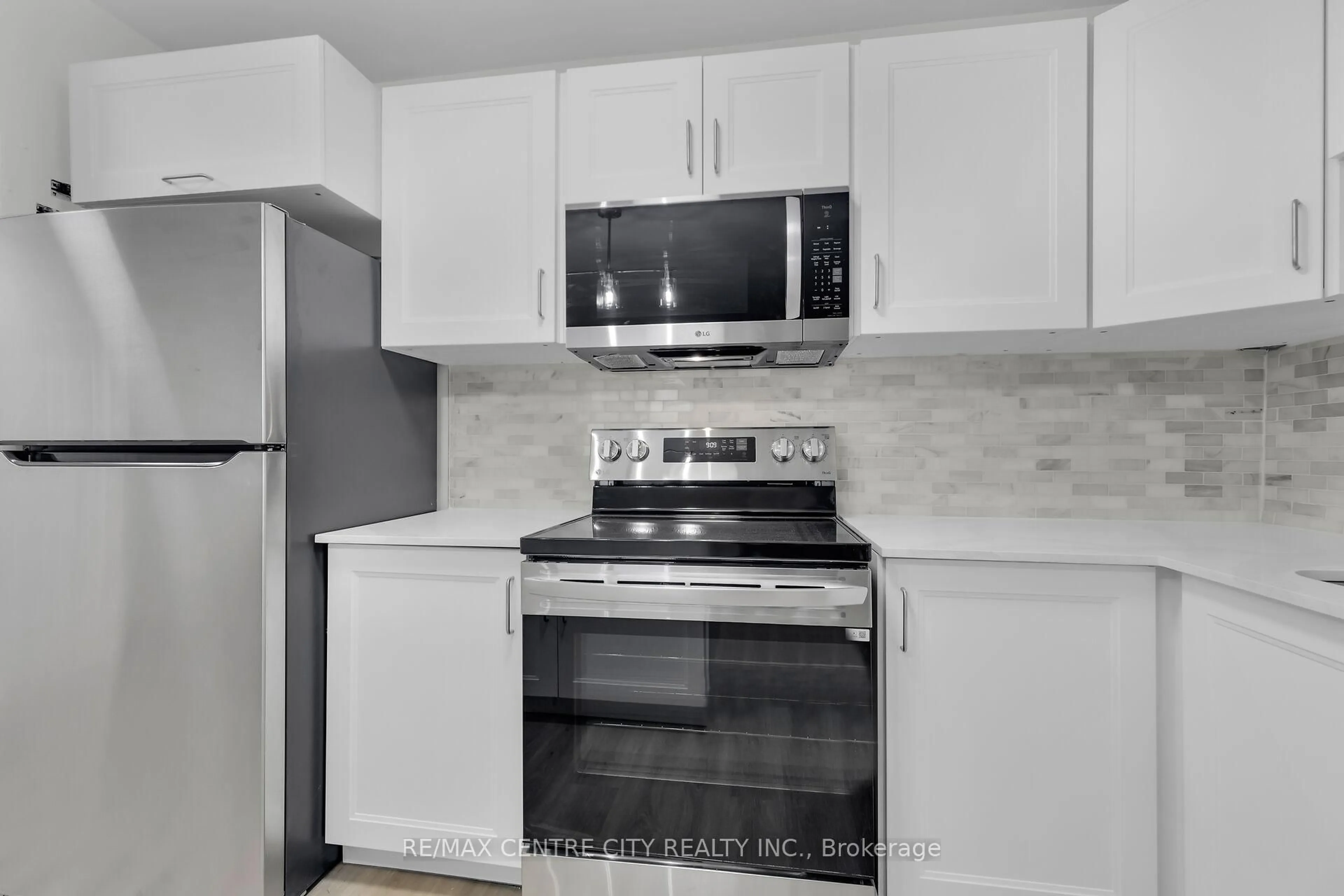 Standard kitchen, unknown for 583 Mornington Ave #1002, London East Ontario N5Y 3E9