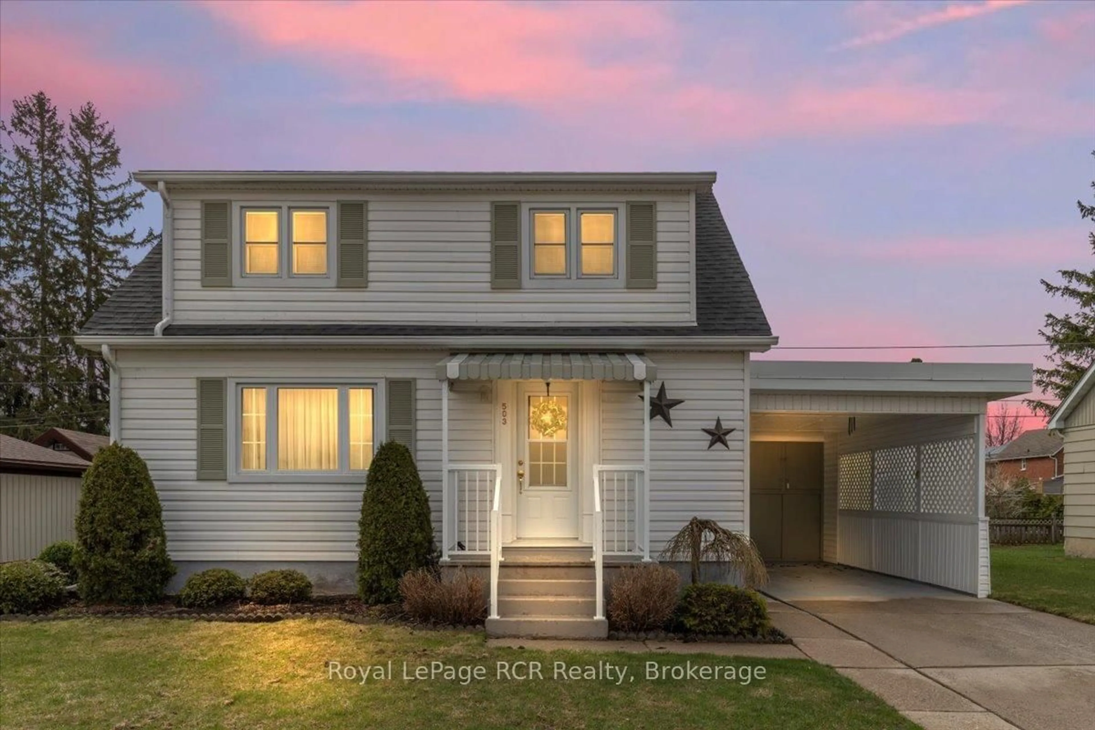 Home with vinyl exterior material, street for 503 13th St, Hanover Ontario N4N 1Y3