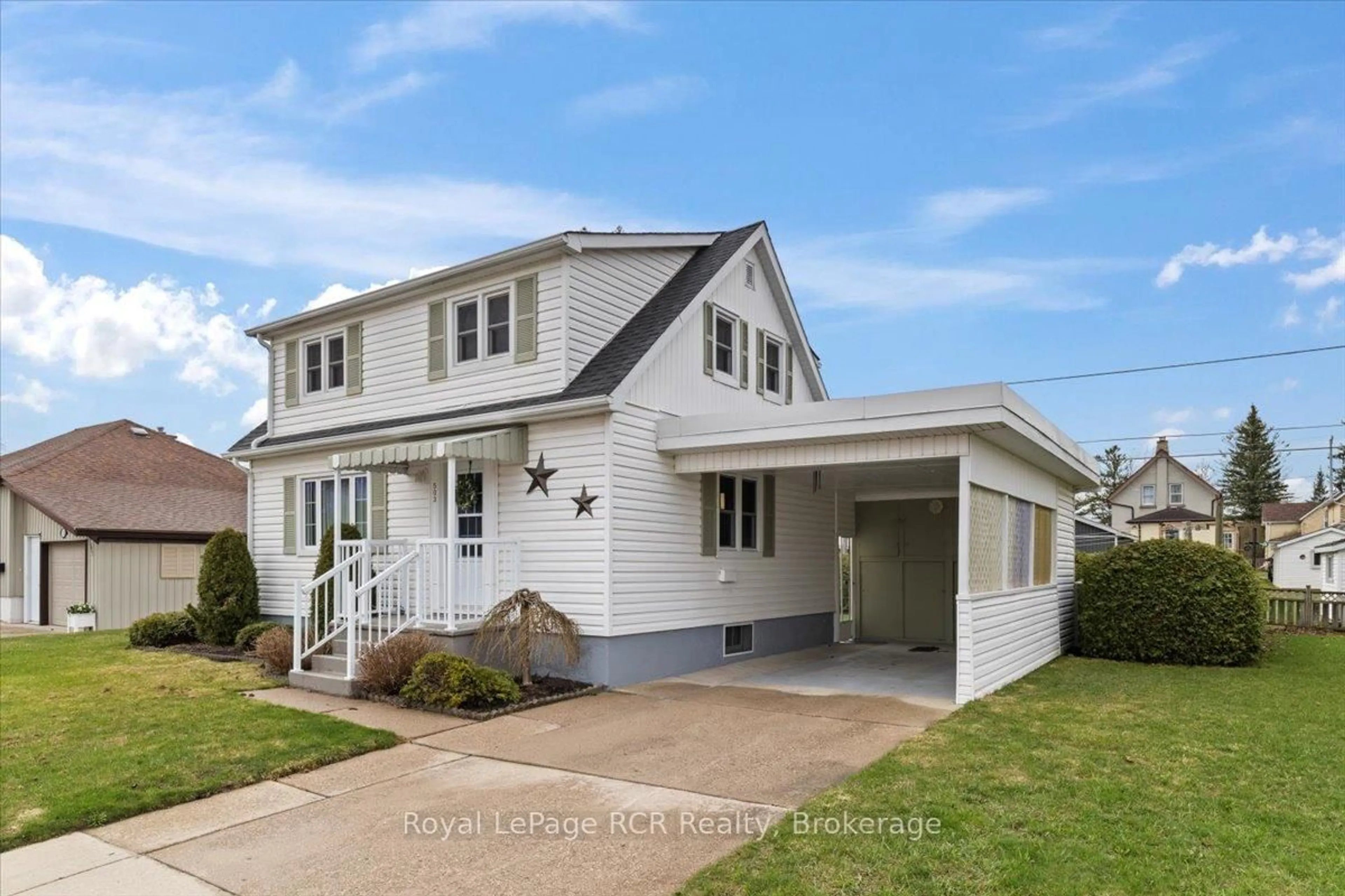 Home with vinyl exterior material, street for 503 13th St, Hanover Ontario N4N 1Y3