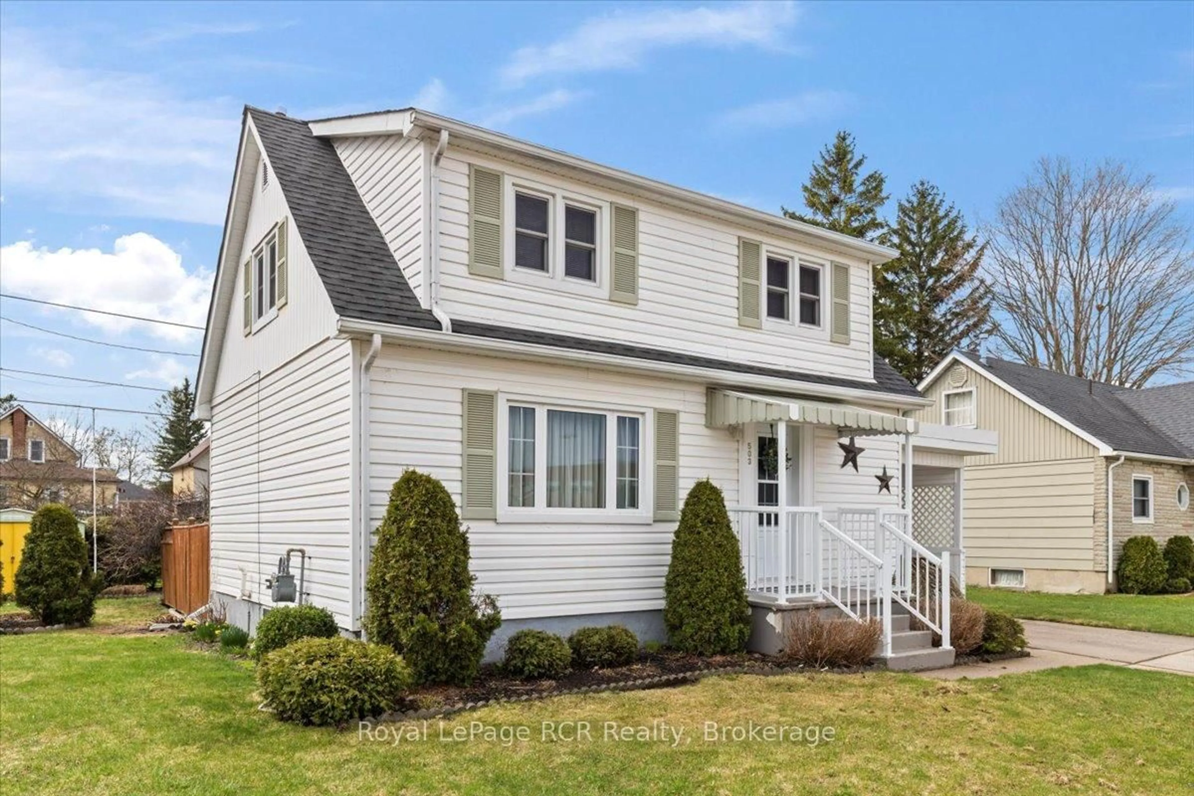 Home with vinyl exterior material, street for 503 13th St, Hanover Ontario N4N 1Y3